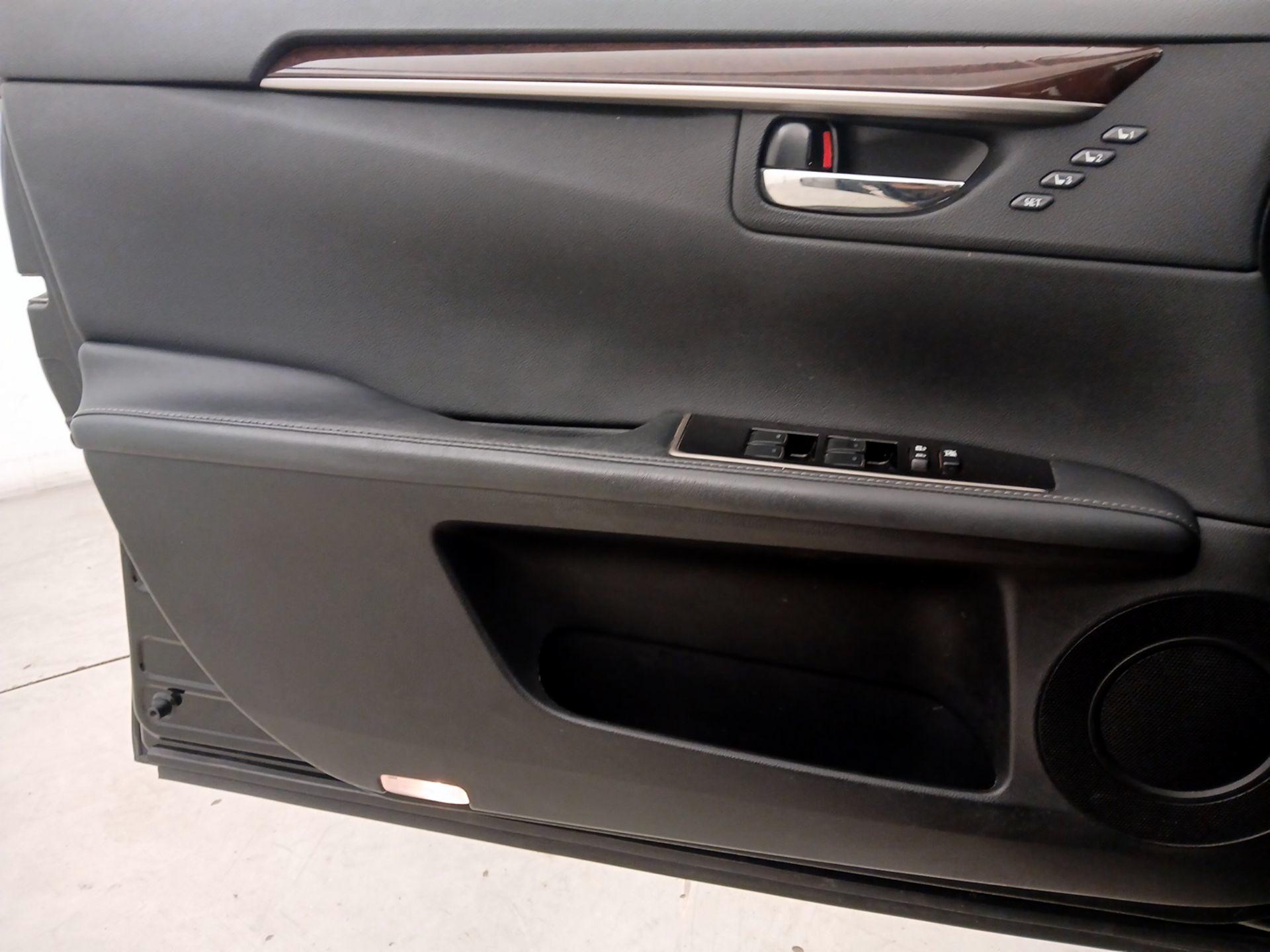 Thumbnail: 2016 Lexus ES - 12