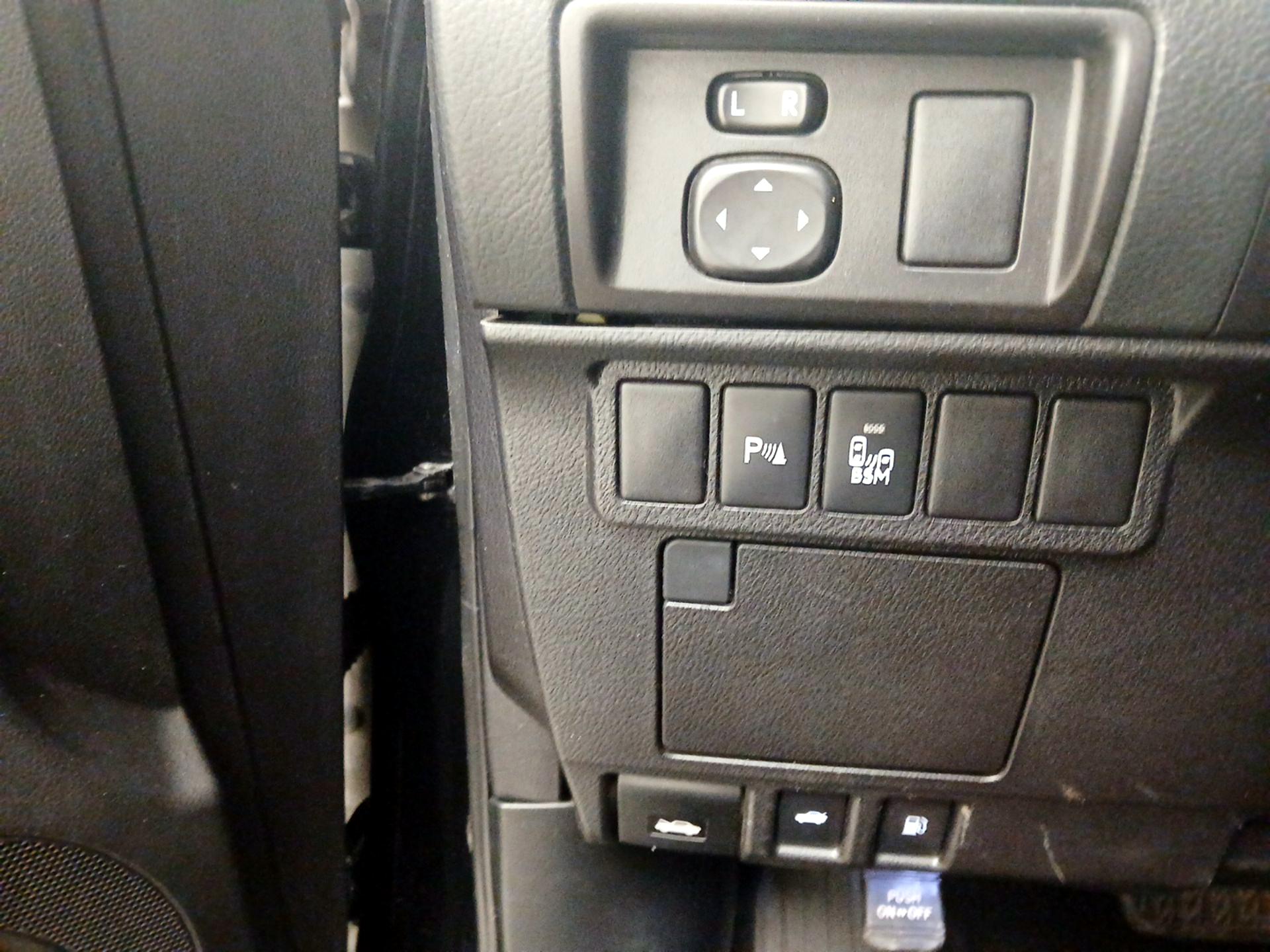 Thumbnail: 2016 Lexus ES - 13