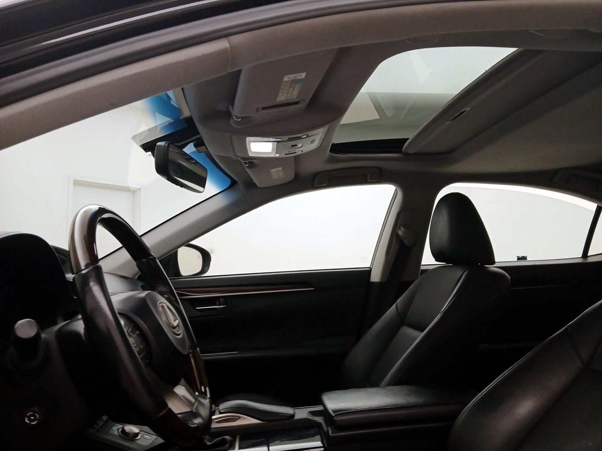 Thumbnail: 2016 Lexus ES - 20