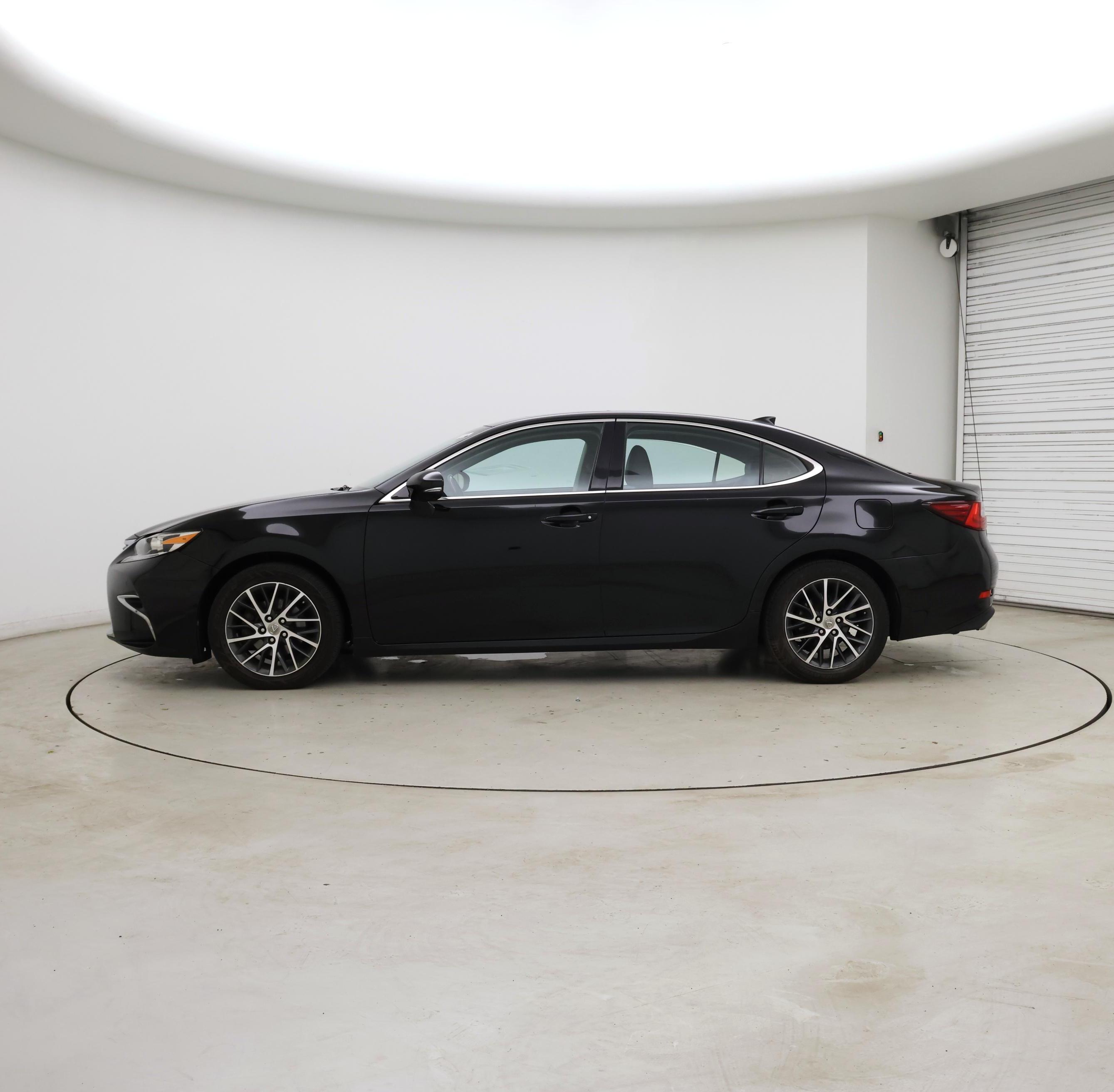 Thumbnail: 2016 Lexus ES - 3