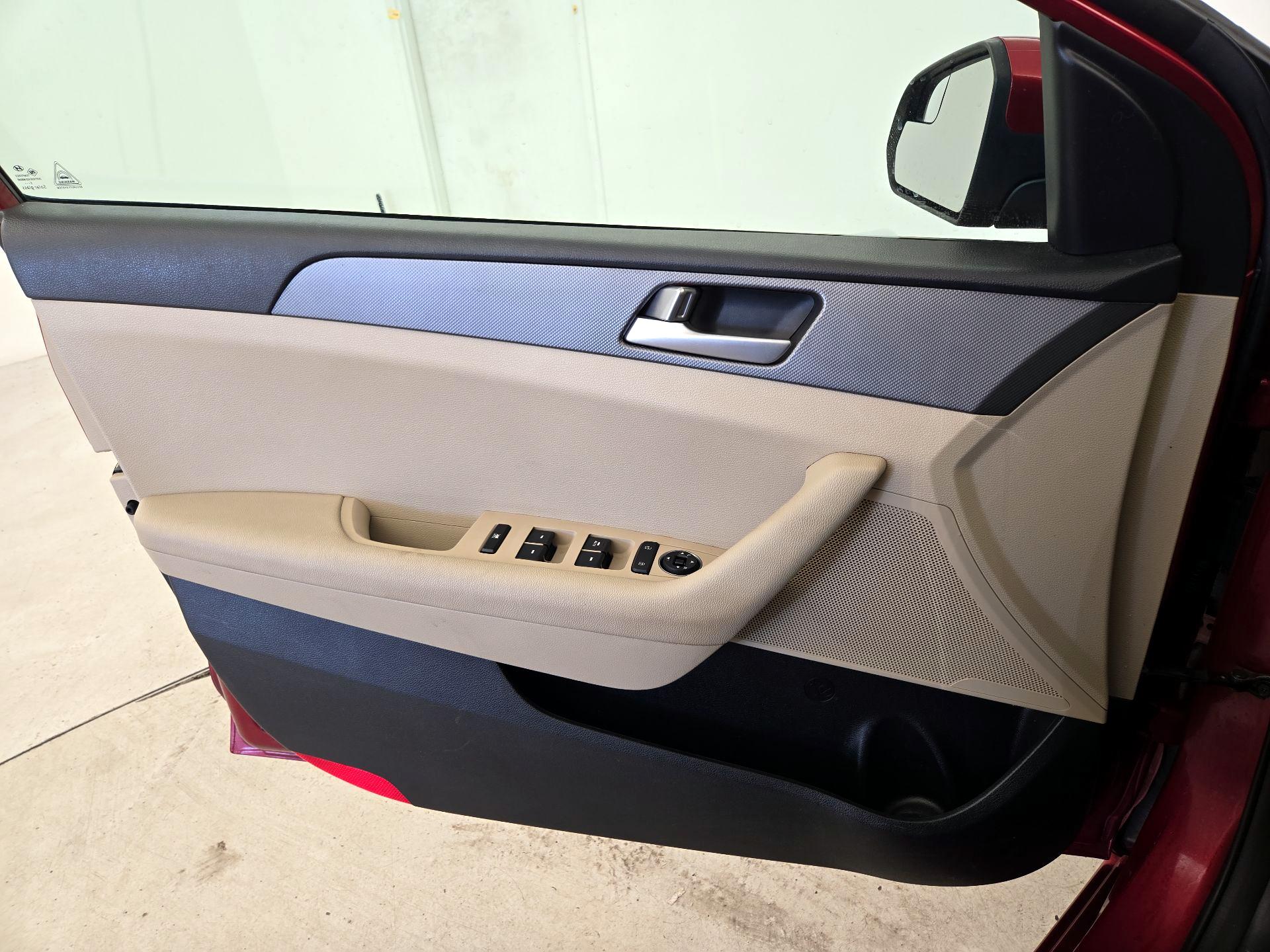 Thumbnail: 2016 Hyundai Sonata - 12