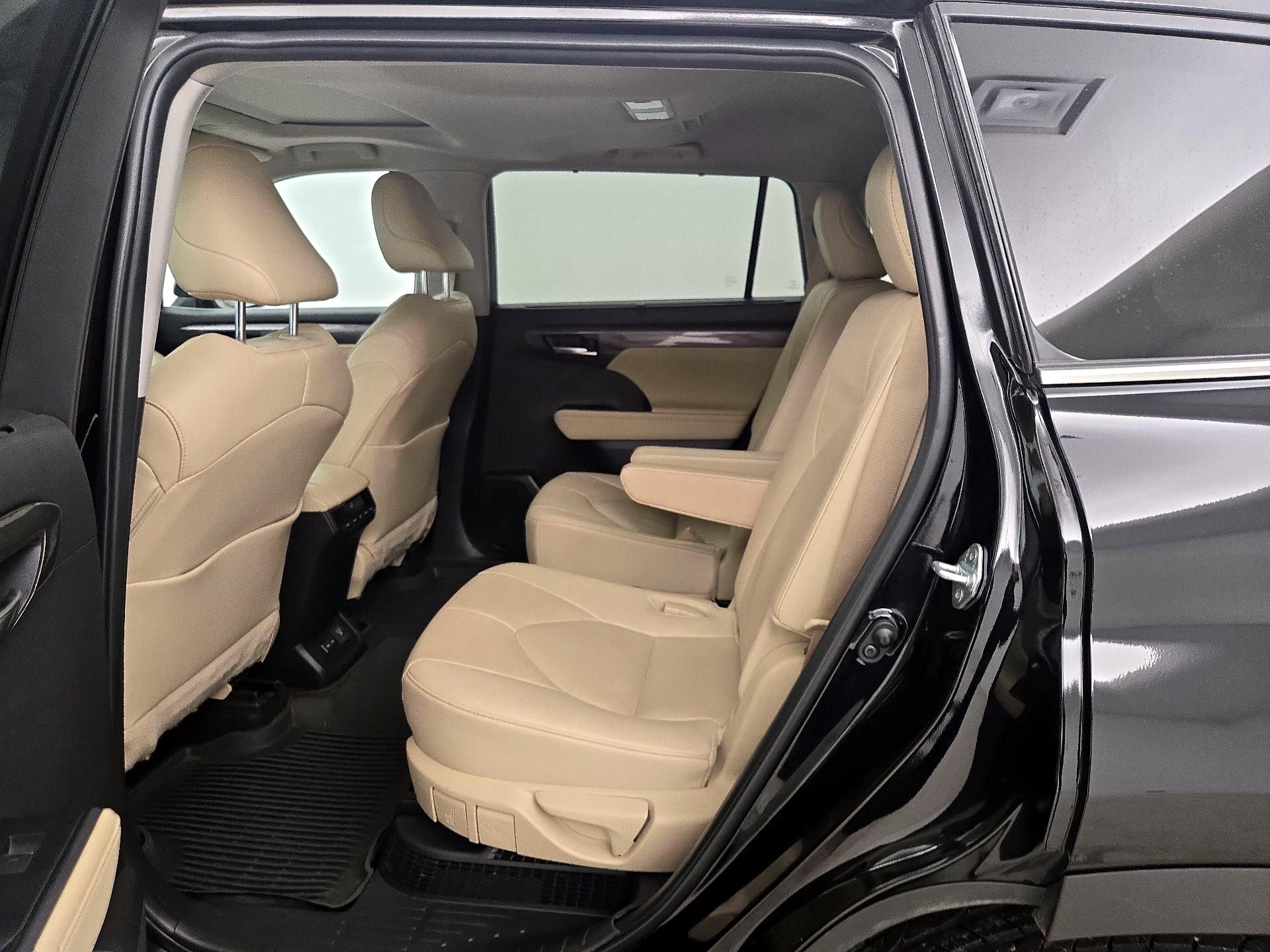 Thumbnail: 2024 Toyota Highlander - 20
