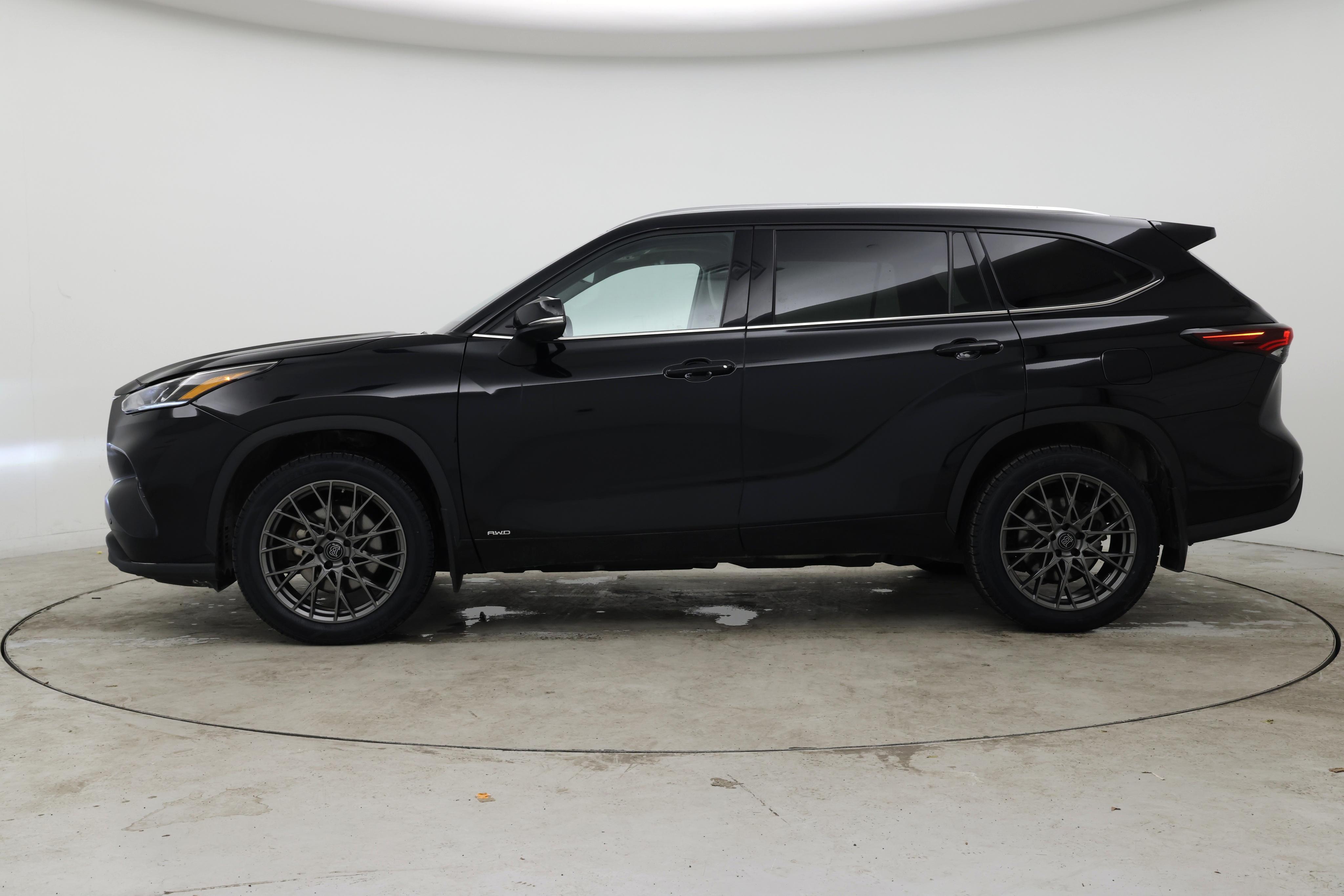 Thumbnail: 2024 Toyota Highlander - 3