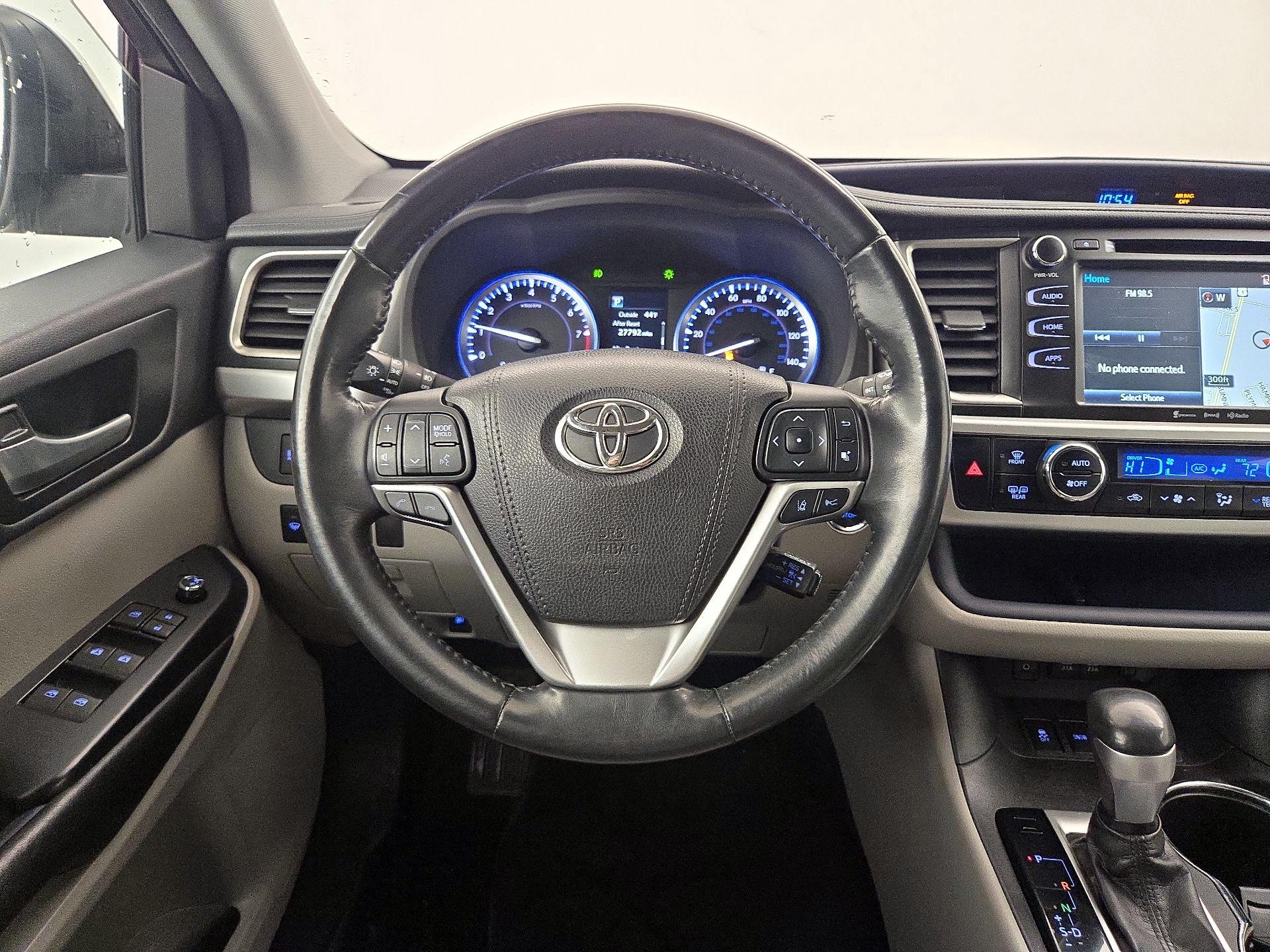 Thumbnail: 2017 Toyota Highlander - 10