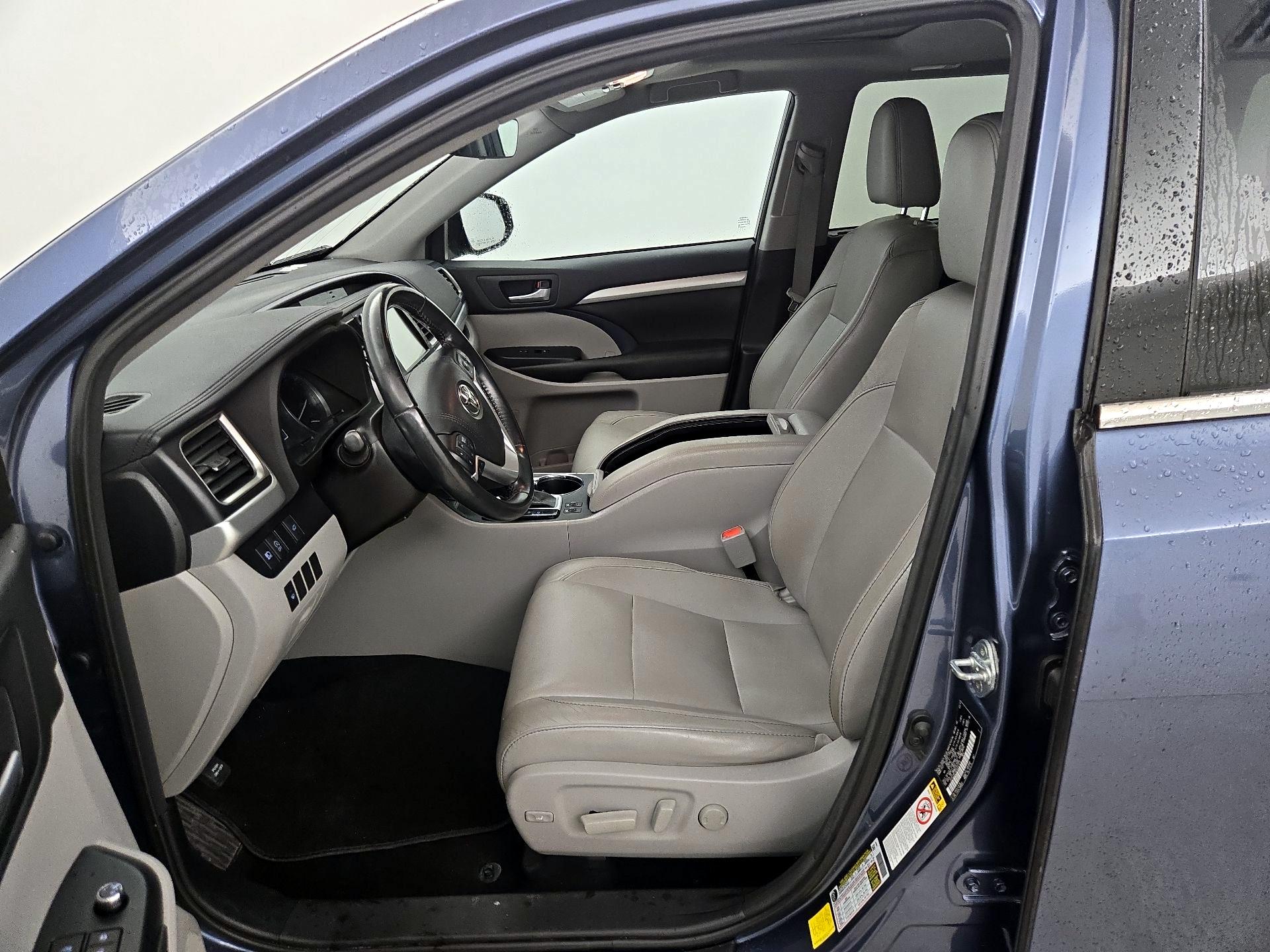 Thumbnail: 2017 Toyota Highlander - 11