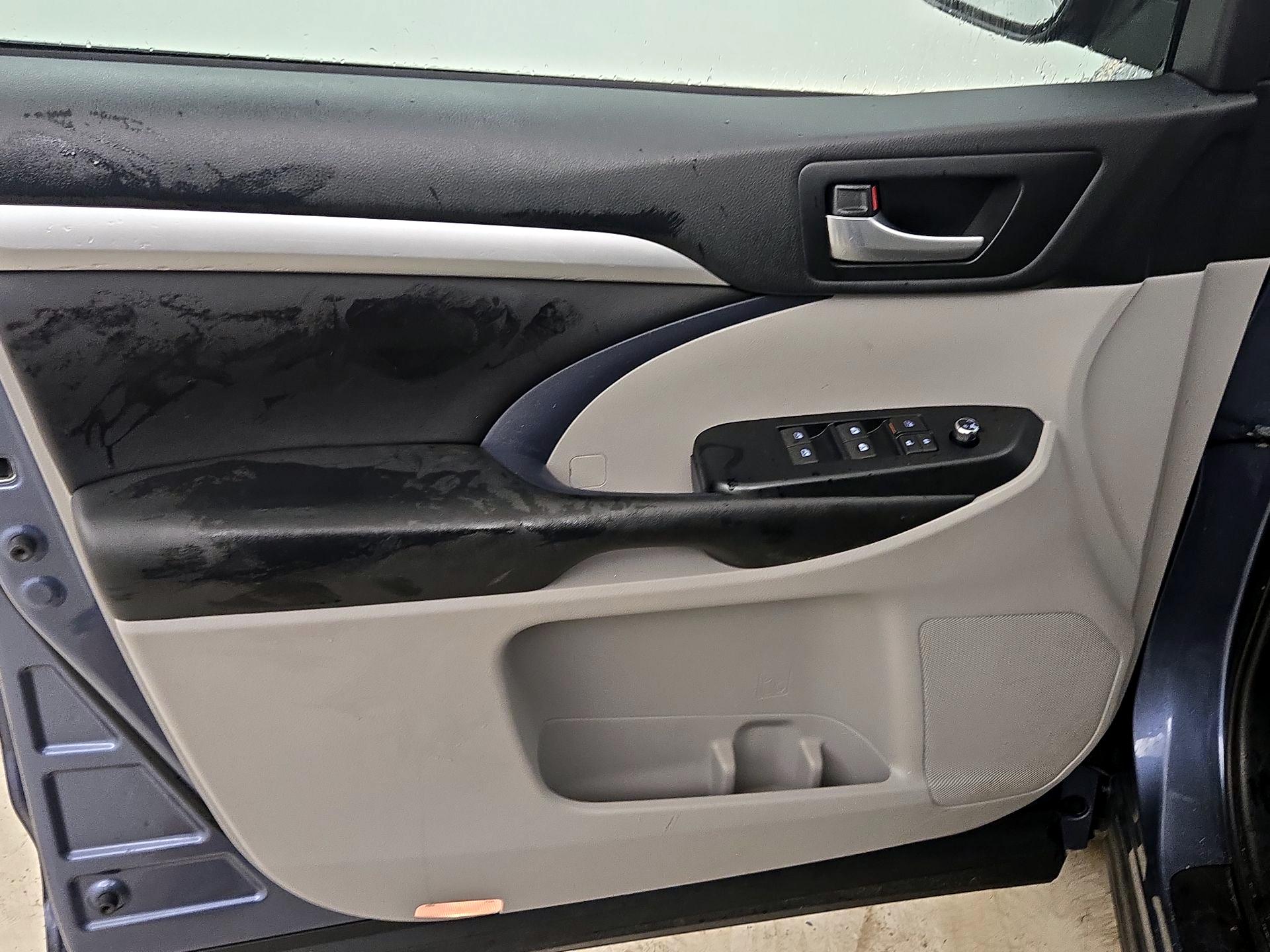 Thumbnail: 2017 Toyota Highlander - 12