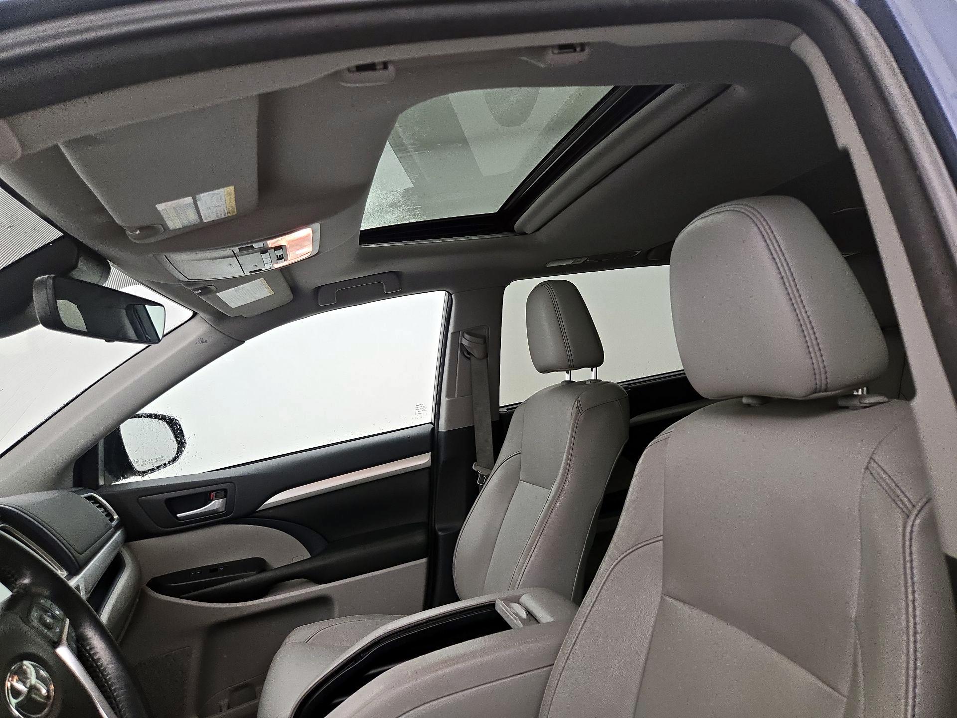 Thumbnail: 2017 Toyota Highlander - 20