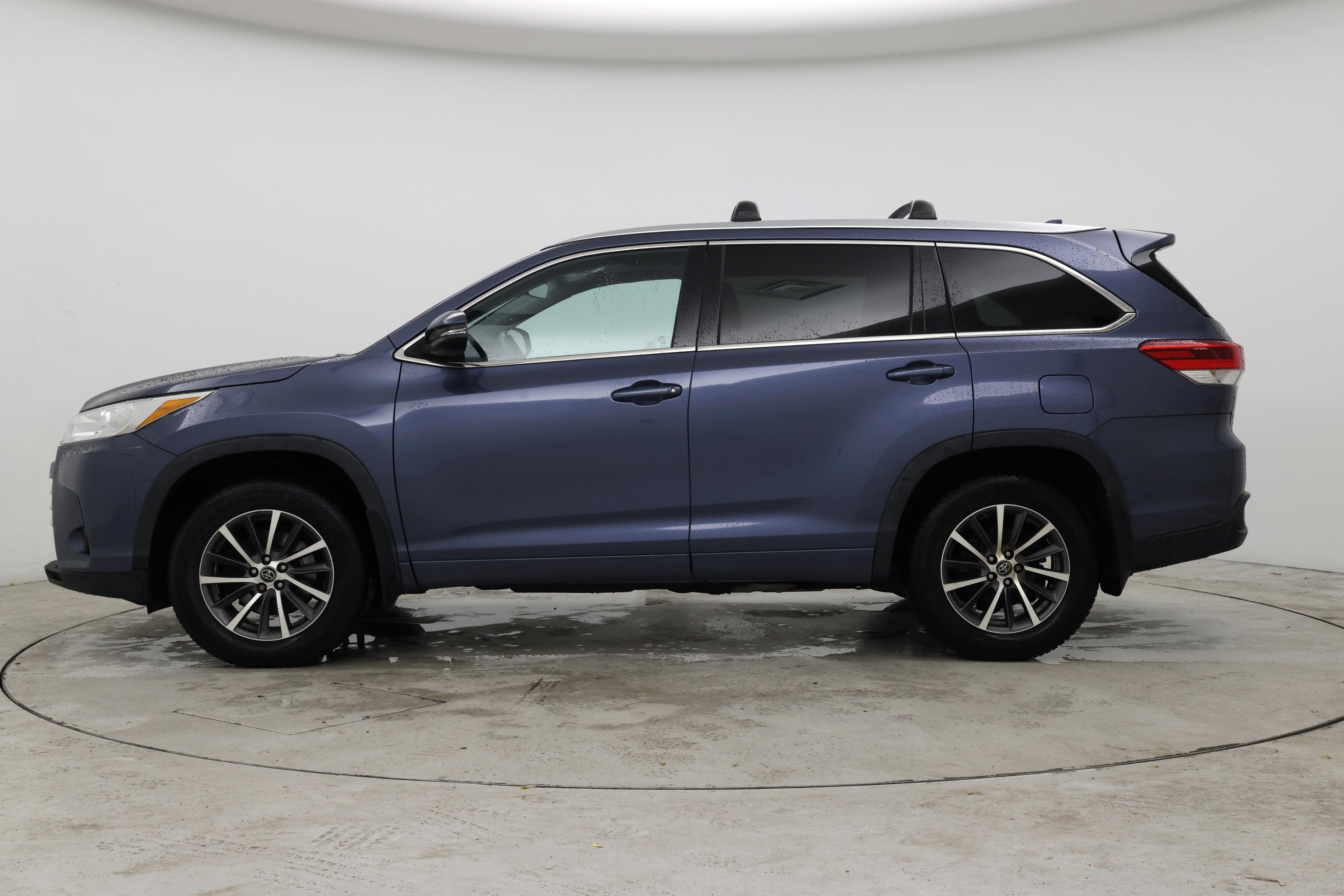 Thumbnail: 2017 Toyota Highlander - 3