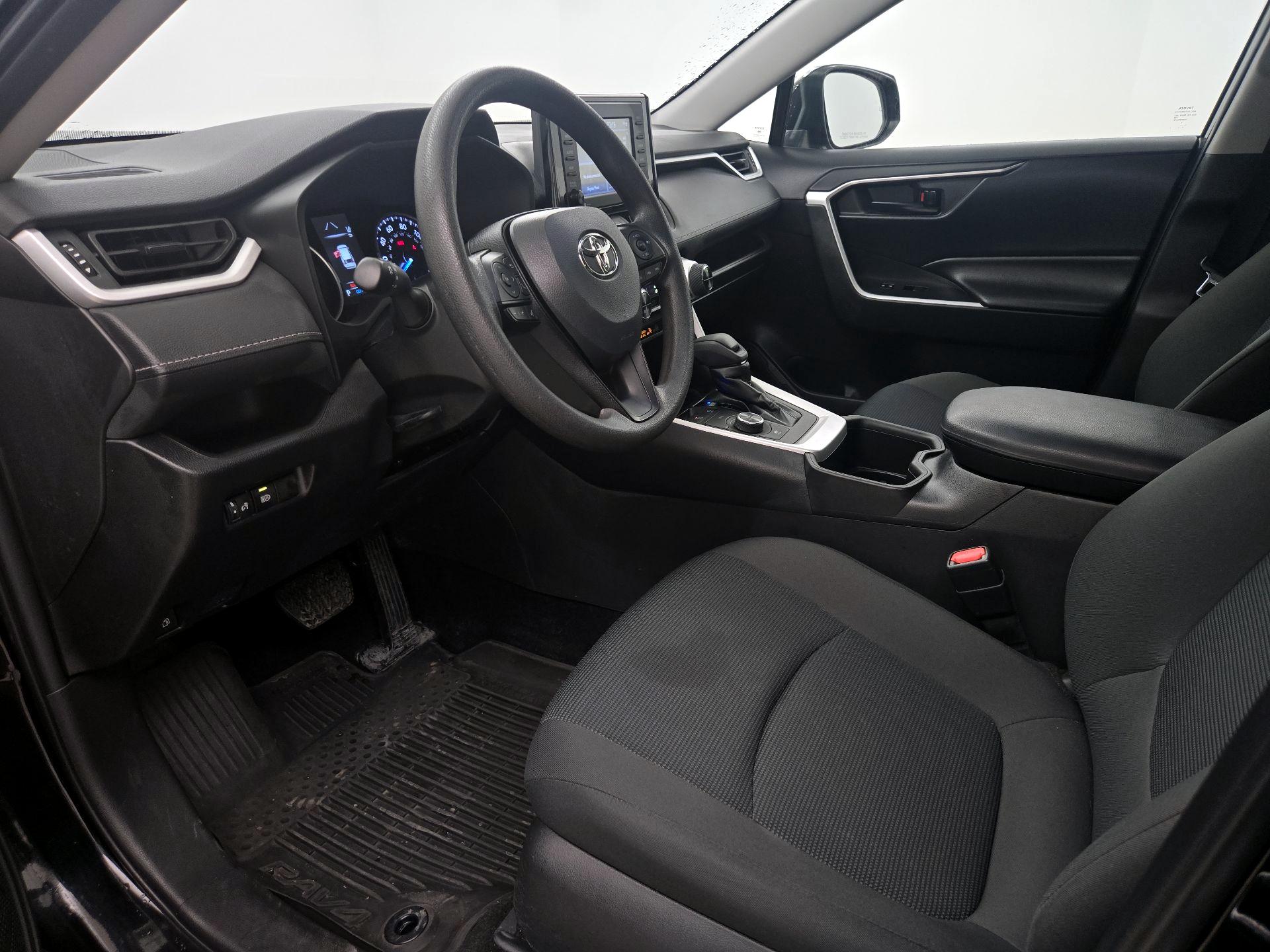 Thumbnail: 2022 Toyota RAV4 - 11