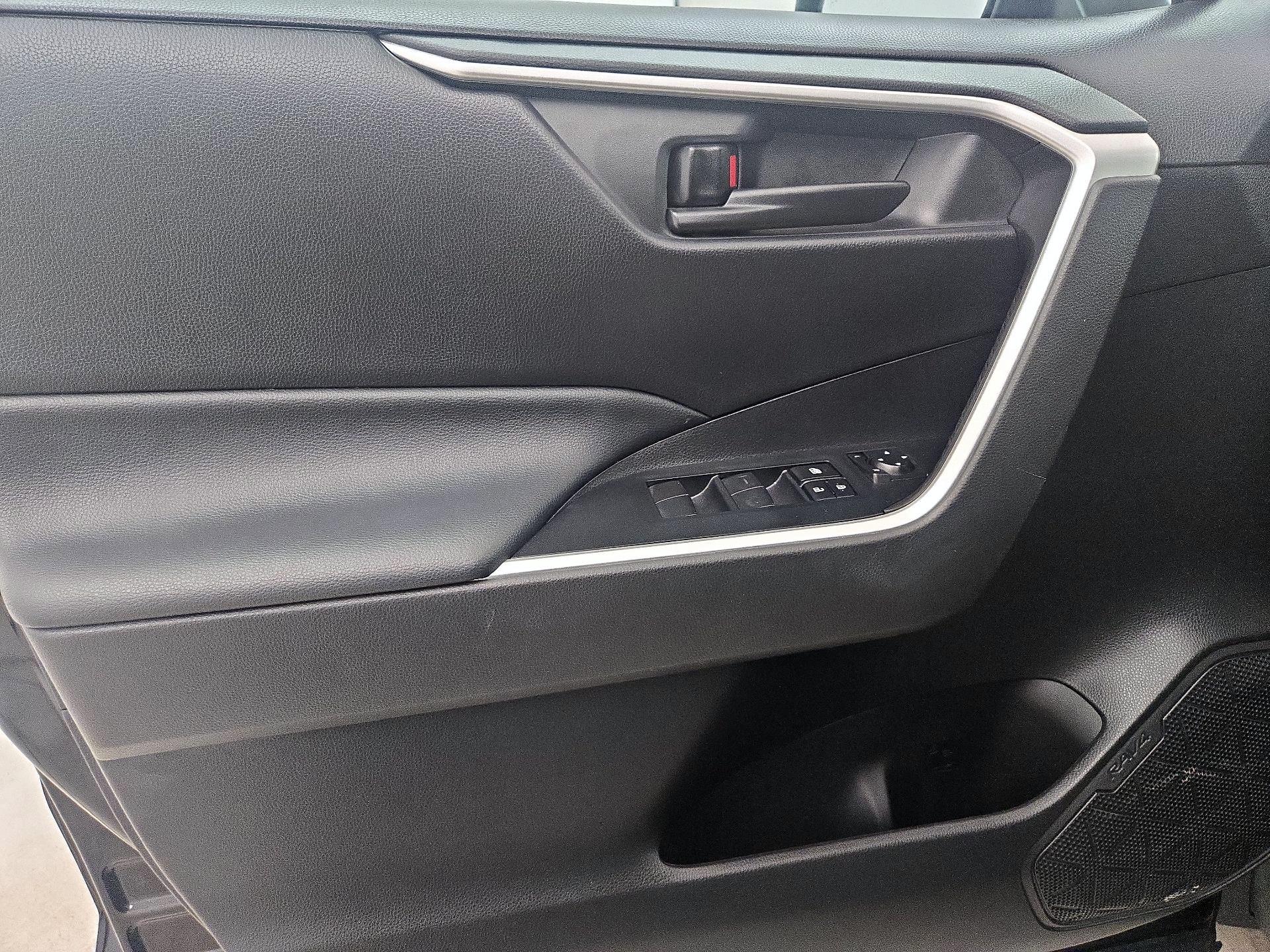 Thumbnail: 2022 Toyota RAV4 - 12