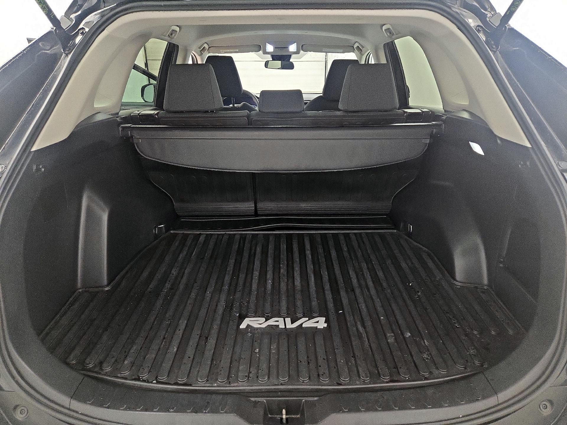 Thumbnail: 2022 Toyota RAV4 - 20