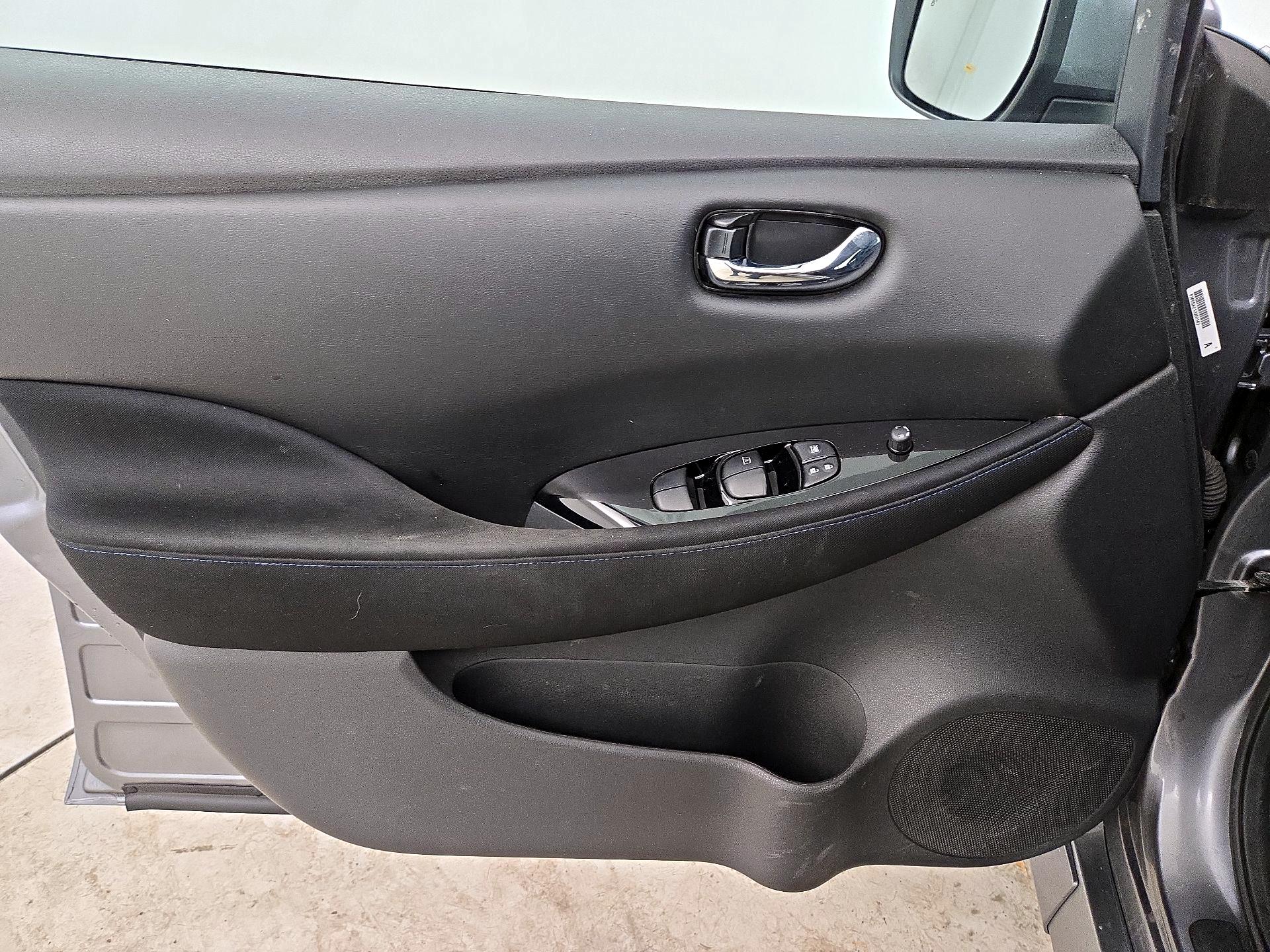 Thumbnail: 2021 Nissan Leaf - 12