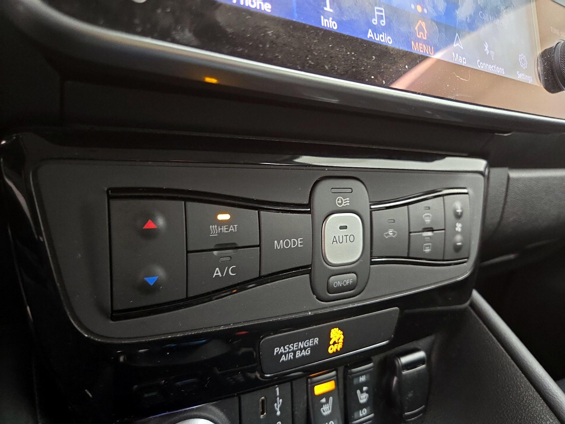 Thumbnail: 2021 Nissan Leaf - 17