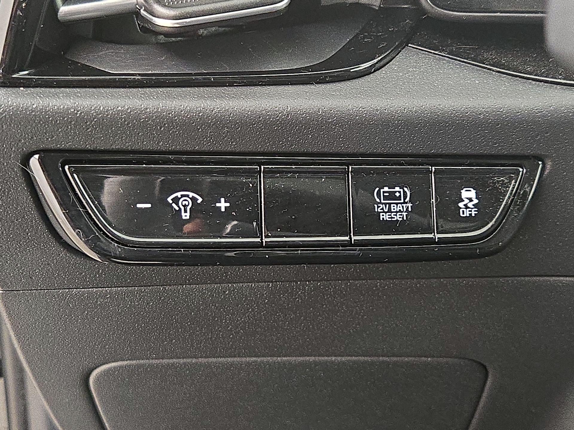 Thumbnail: 2023 Kia Niro - 13