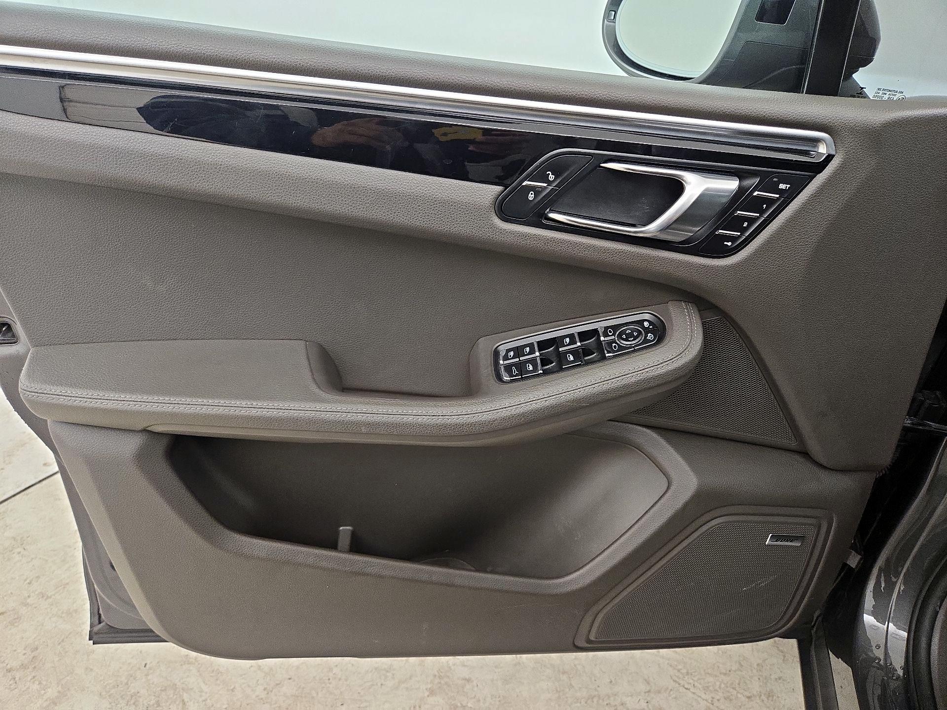 Thumbnail: 2018 Porsche Macan - 12