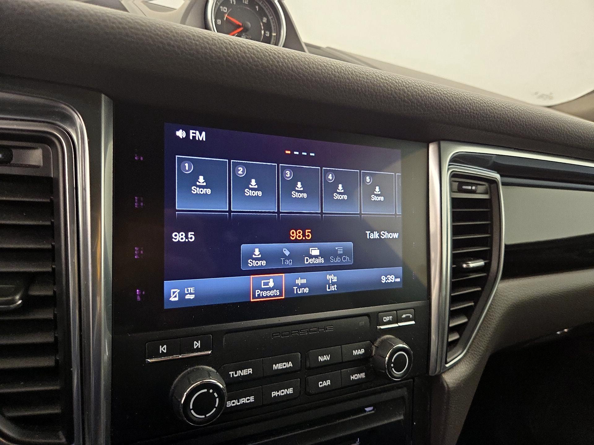 Thumbnail: 2018 Porsche Macan - 16