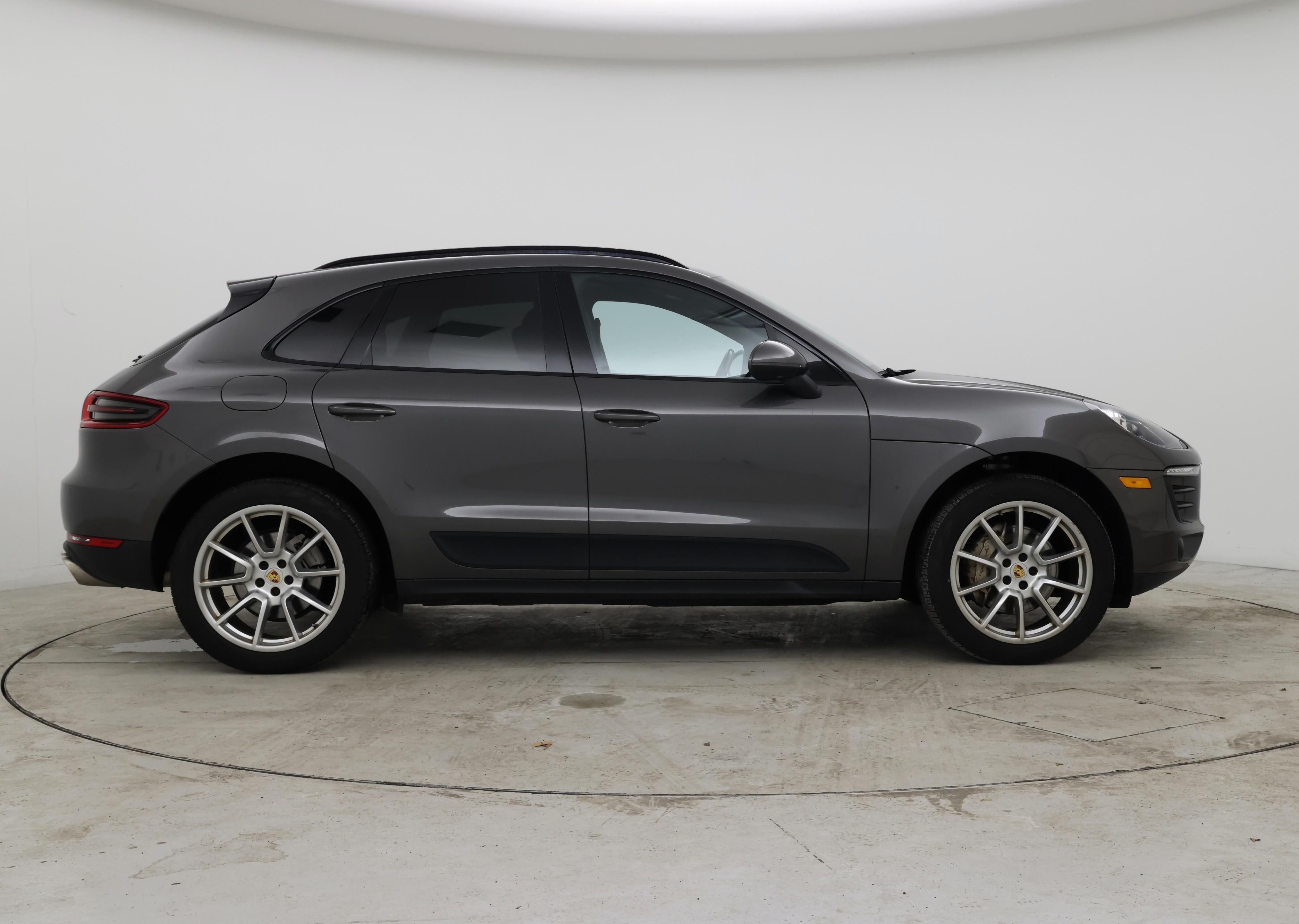 Thumbnail: 2018 Porsche Macan - 7