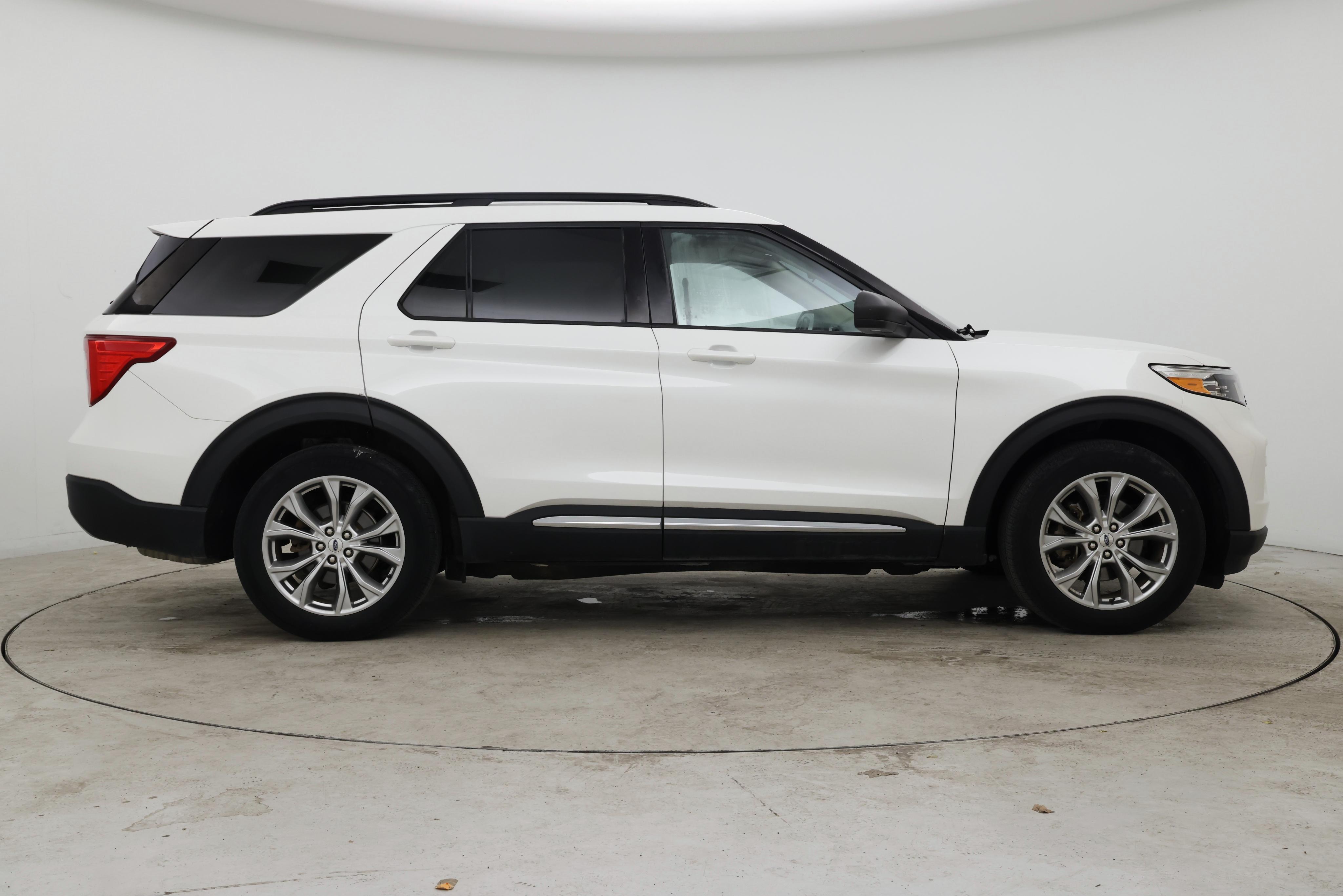 Thumbnail: 2021 Ford Explorer - 7