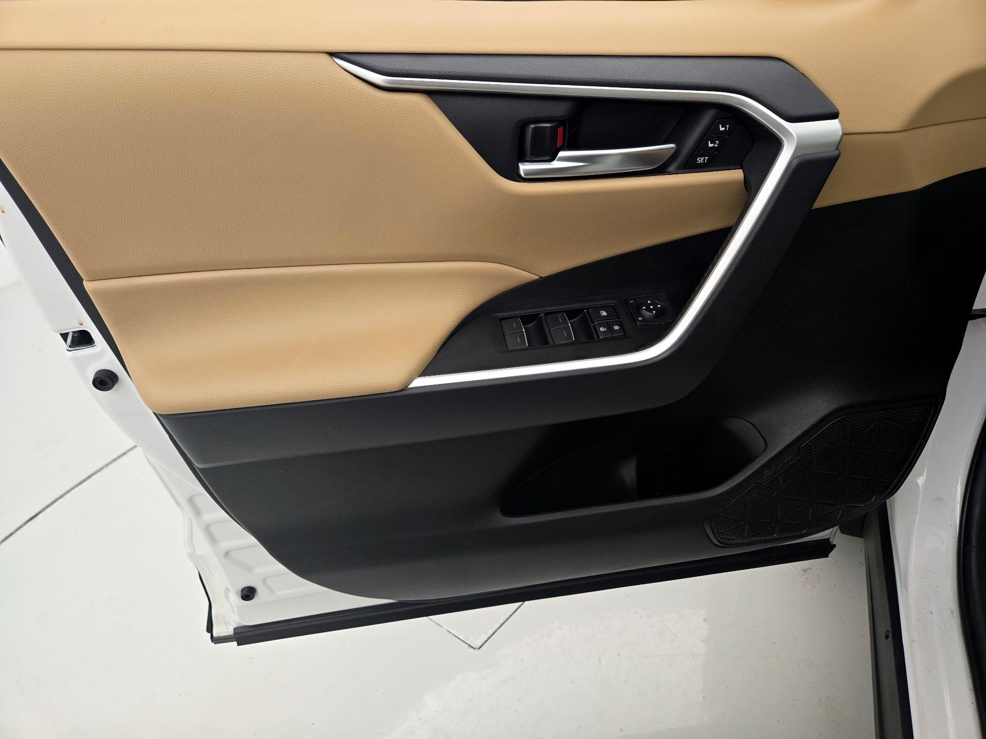 Thumbnail: 2024 Toyota RAV4 - 12