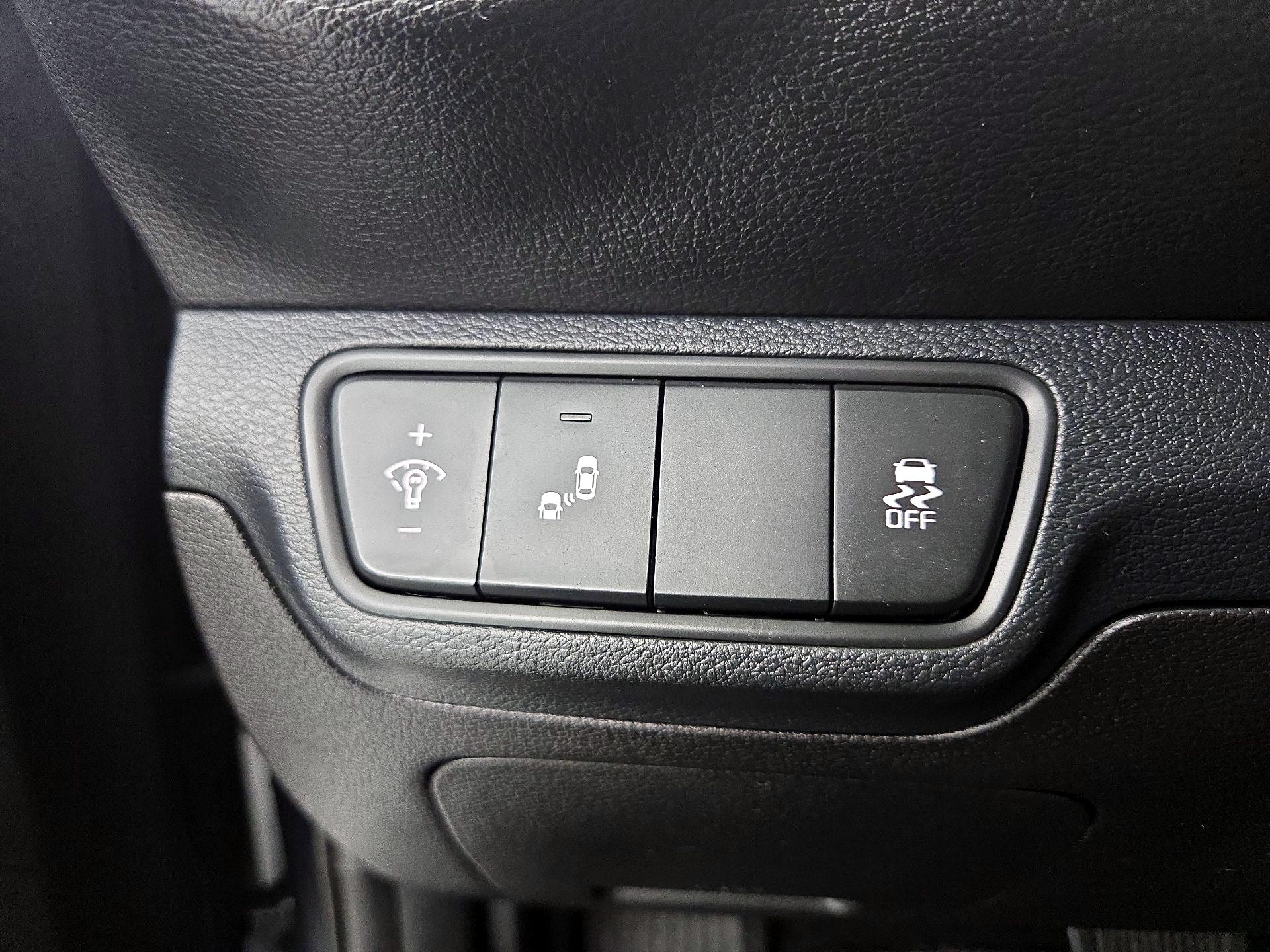 Thumbnail: 2023 Kia Forte - 13