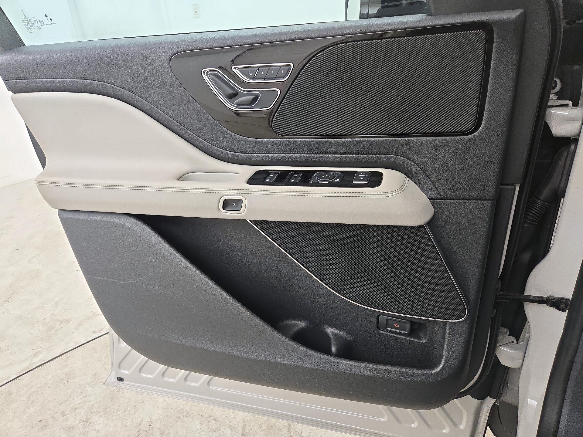 Thumbnail: 2025 Lincoln Aviator - 12