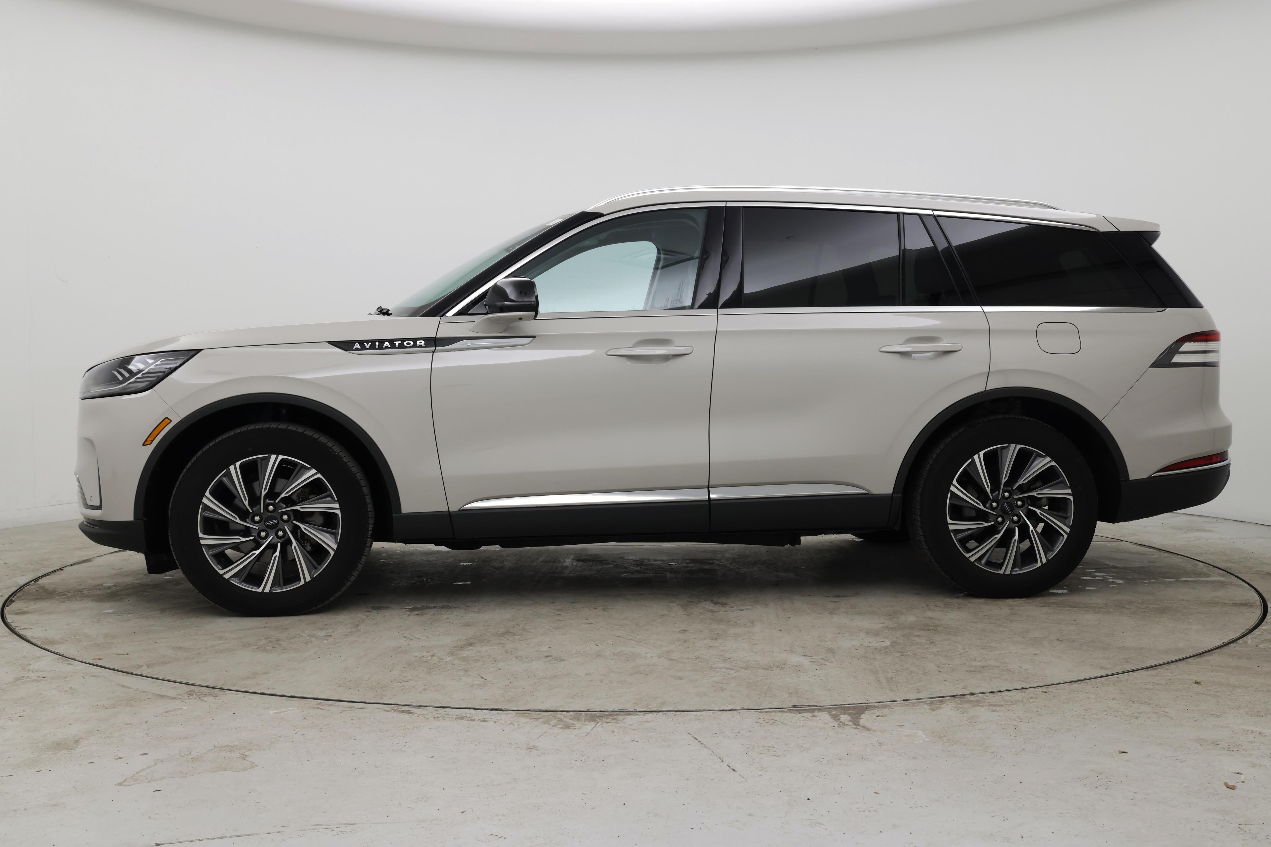 Thumbnail: 2025 Lincoln Aviator - 3
