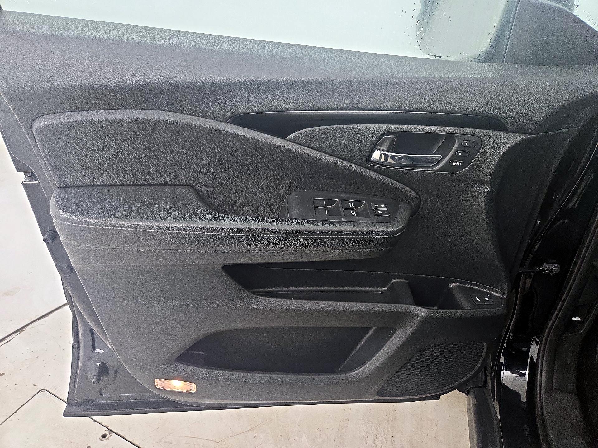 Thumbnail: 2016 Honda Pilot - 12