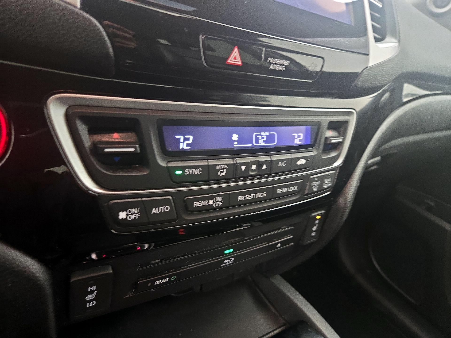 Thumbnail: 2016 Honda Pilot - 17