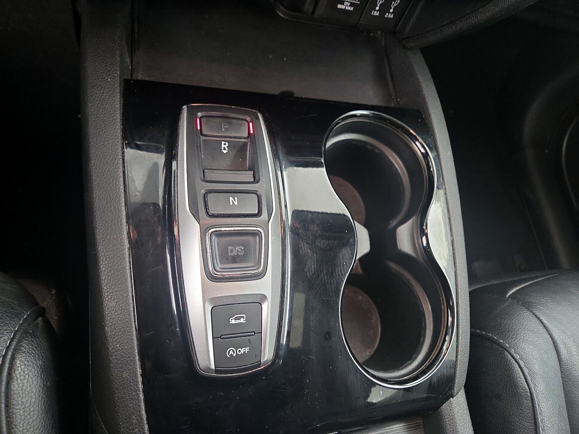 Thumbnail: 2016 Honda Pilot - 18