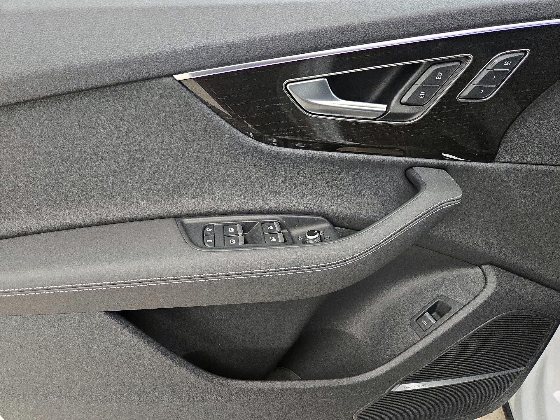 Thumbnail: 2025 Audi Q7 - 12