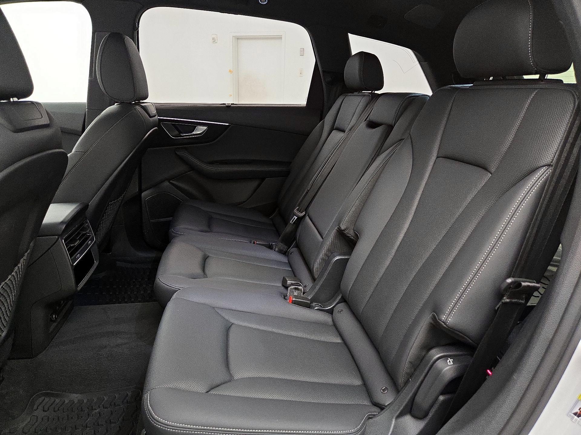 Thumbnail: 2025 Audi Q7 - 20