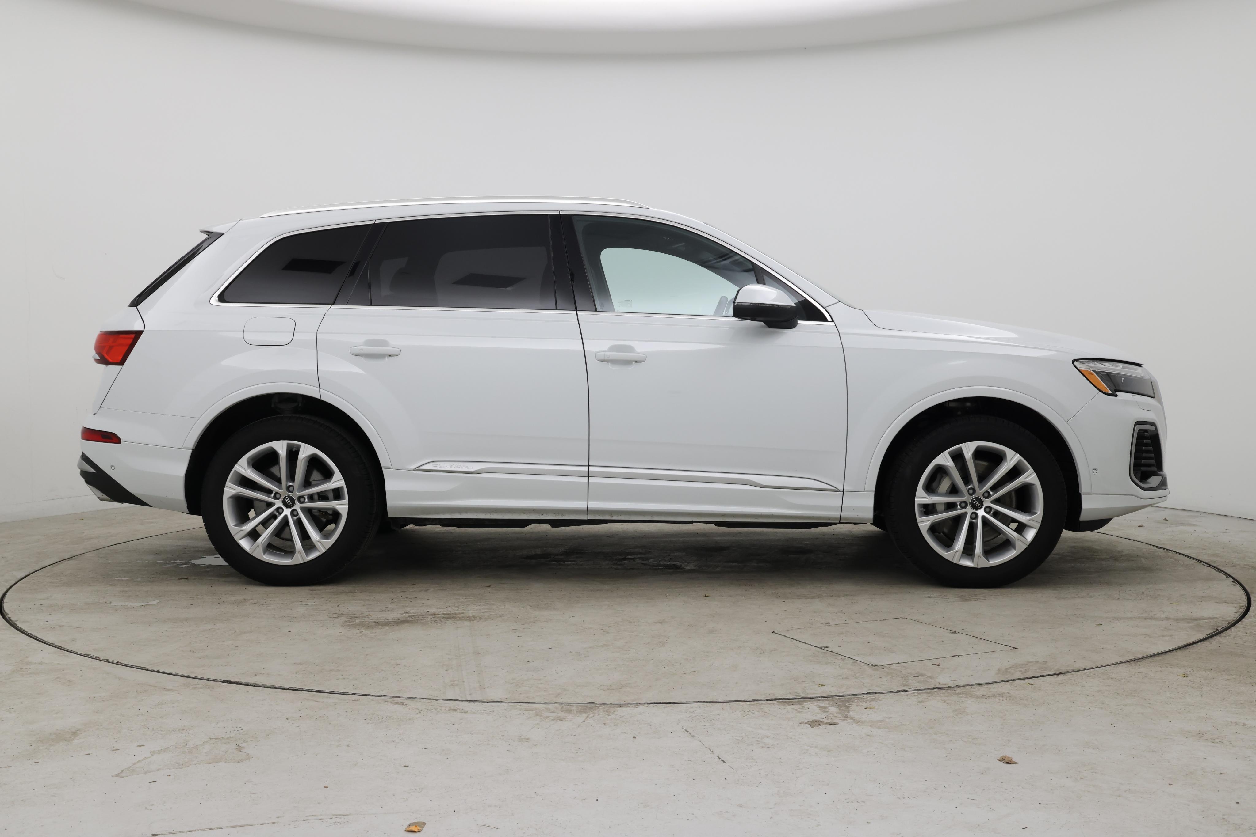 Thumbnail: 2025 Audi Q7 - 7