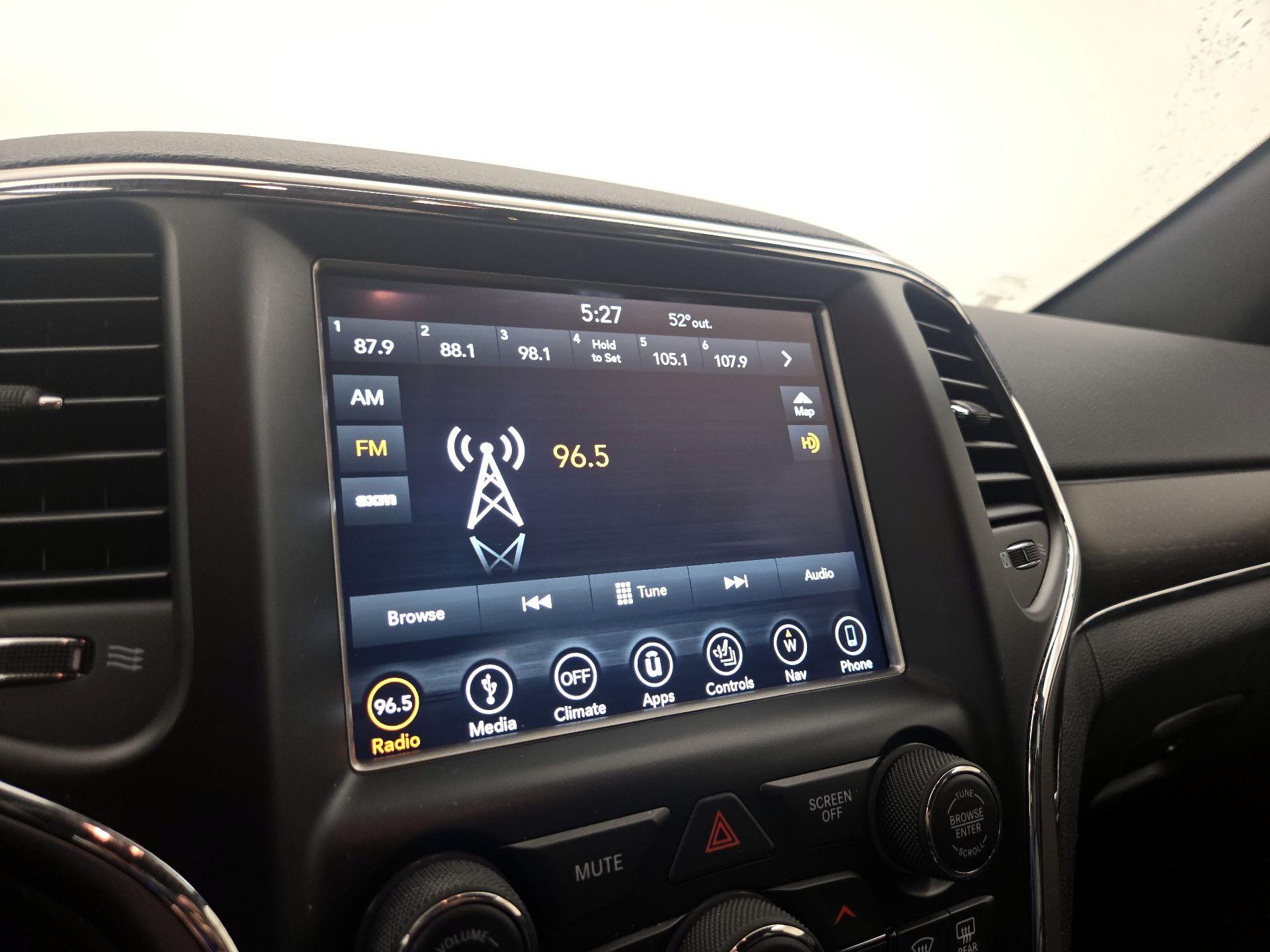 Thumbnail: 2018 Jeep Grand Cherokee - 15