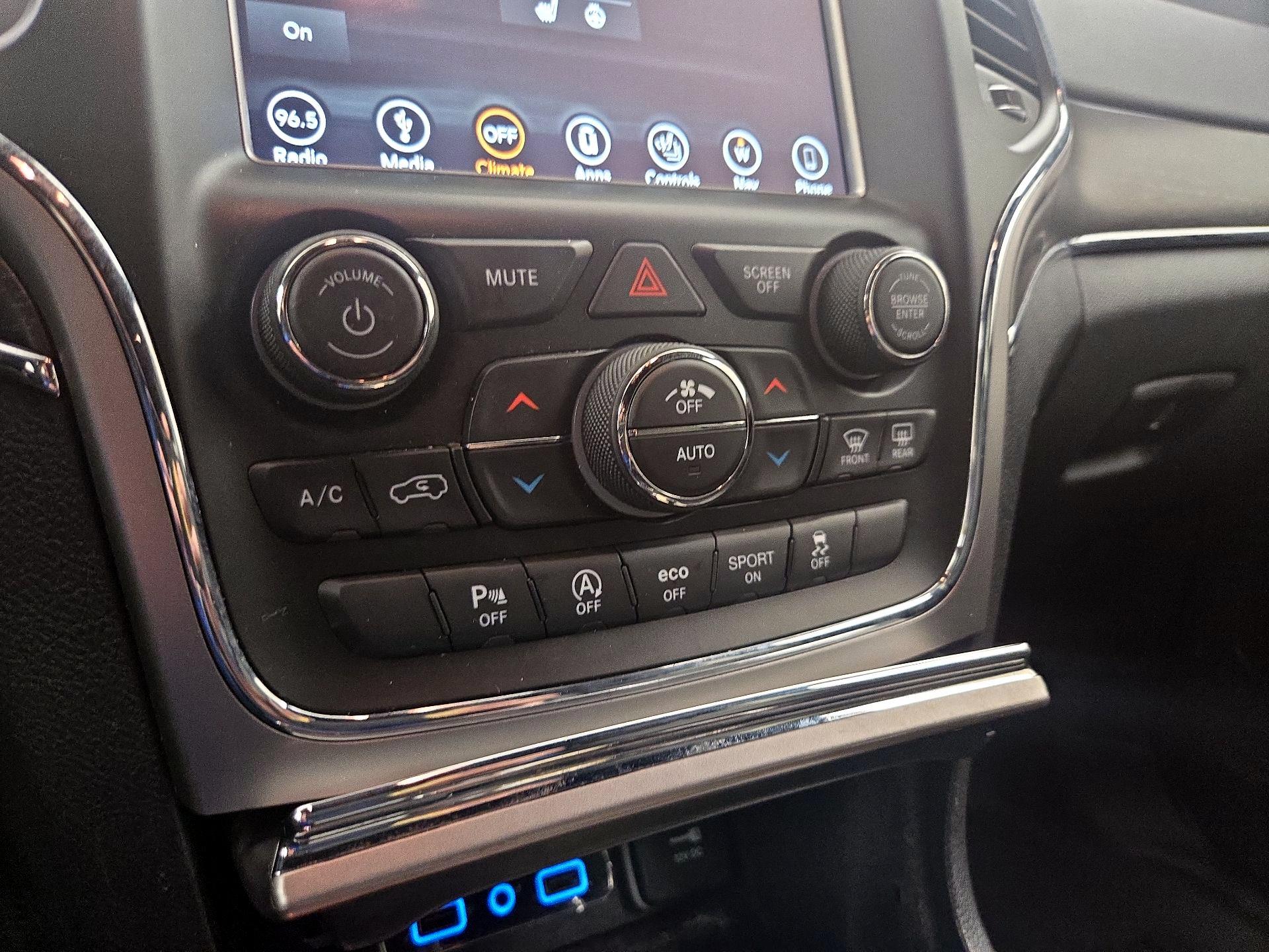 Thumbnail: 2018 Jeep Grand Cherokee - 16