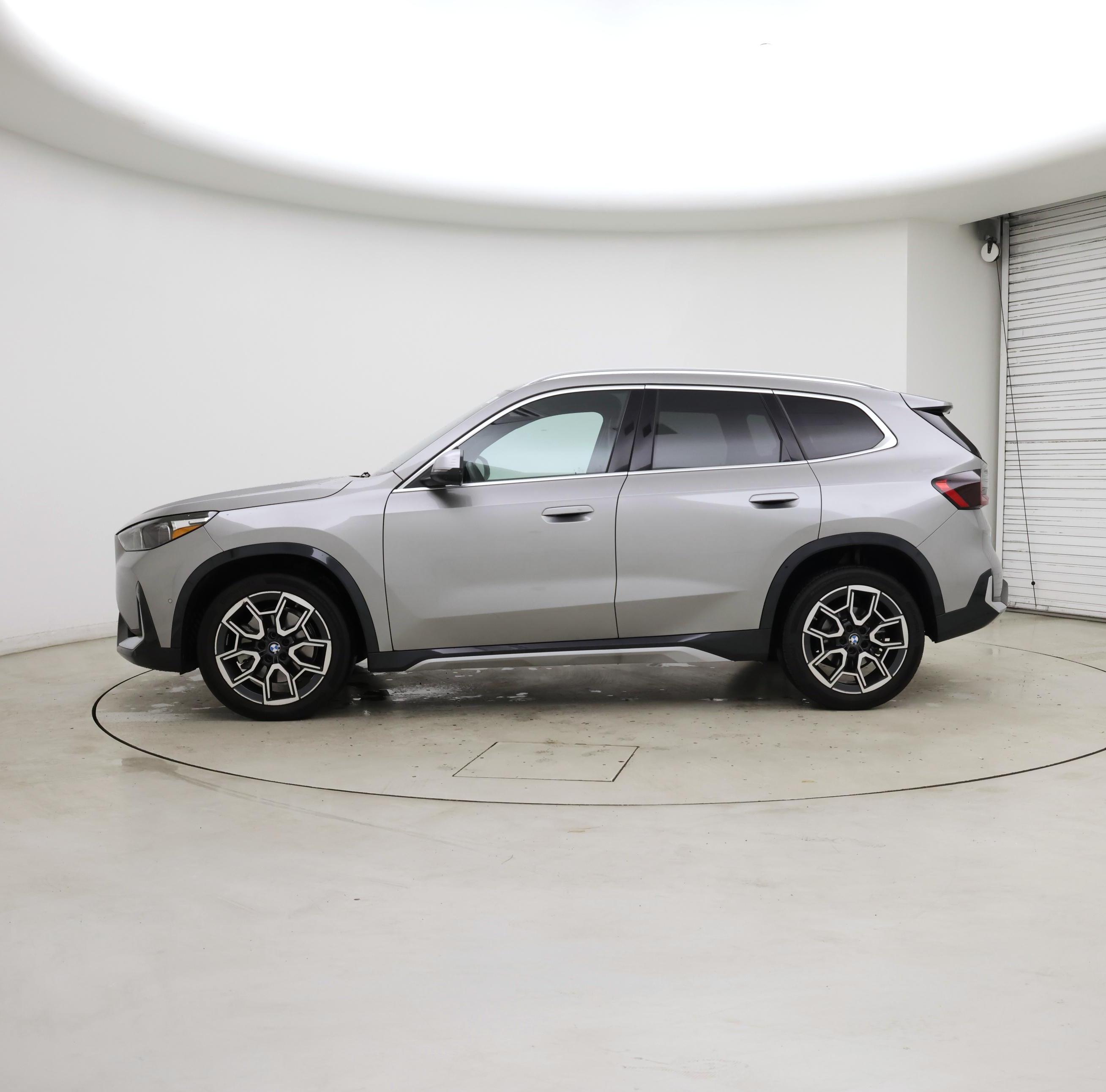 Thumbnail: 2023 BMW X1 - 3