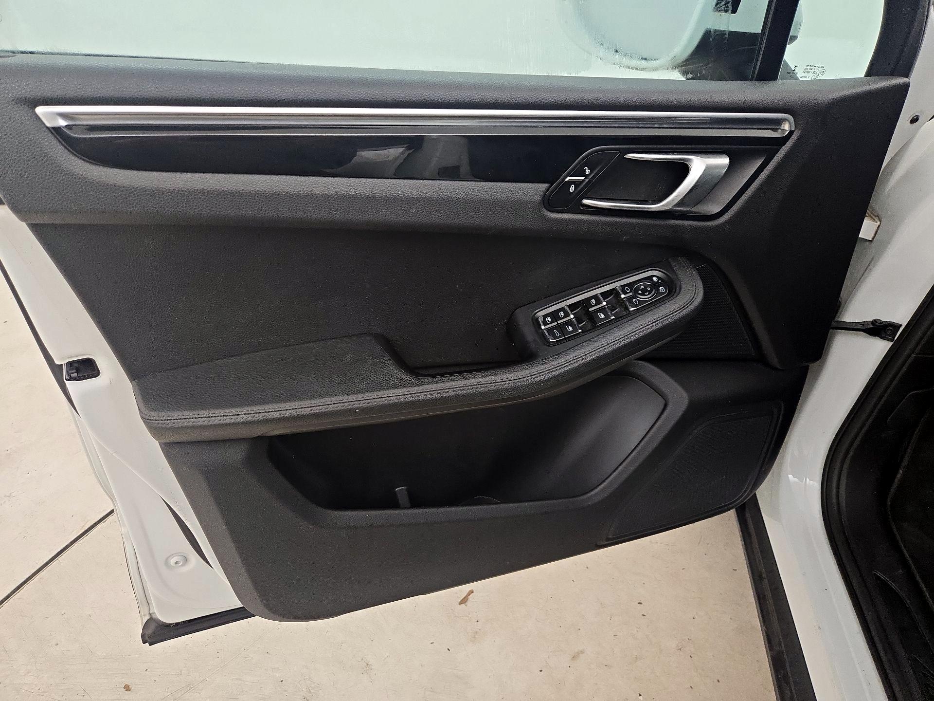 Thumbnail: 2018 Porsche Macan - 12