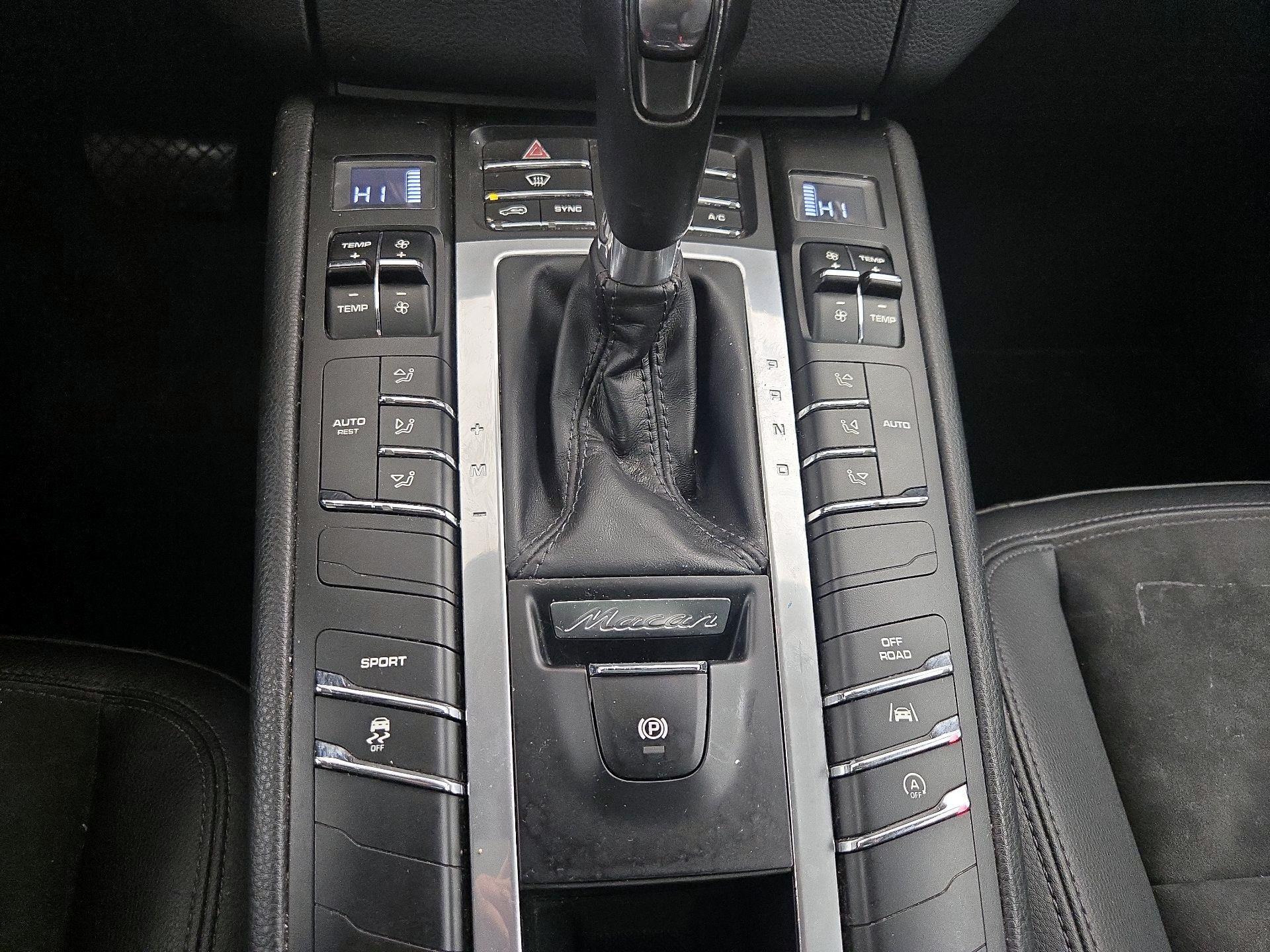 Thumbnail: 2018 Porsche Macan - 16