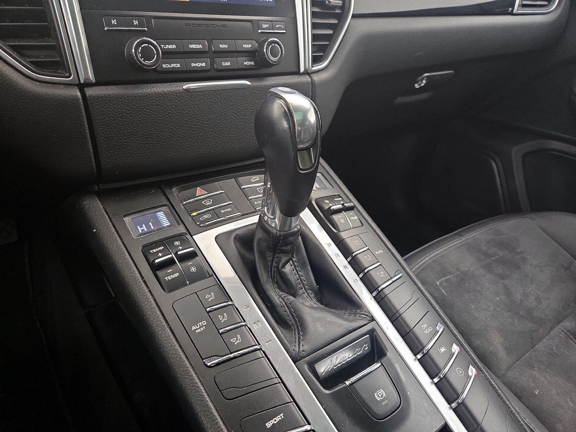 Thumbnail: 2018 Porsche Macan - 17