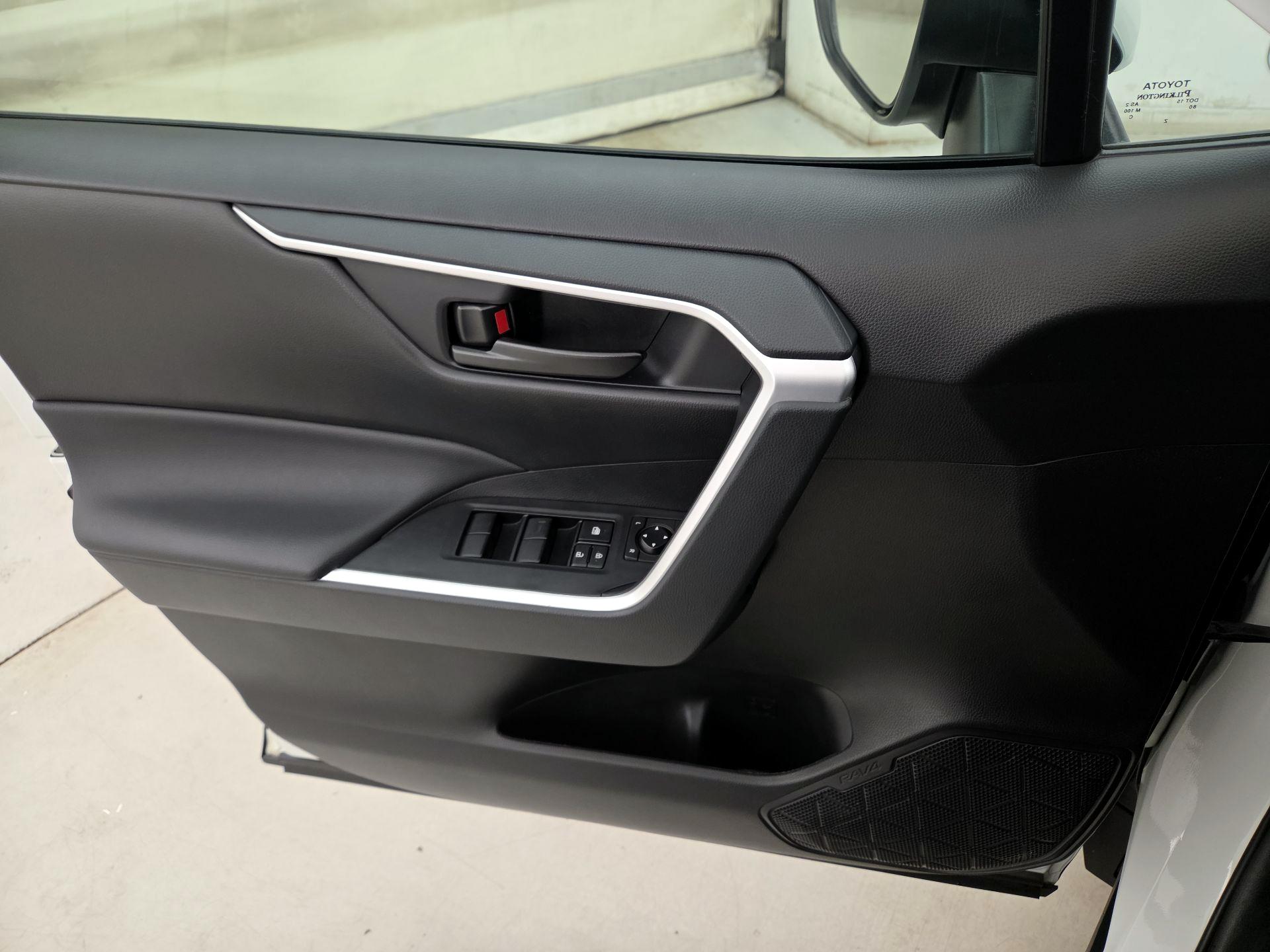 Thumbnail: 2024 Toyota RAV4 - 12