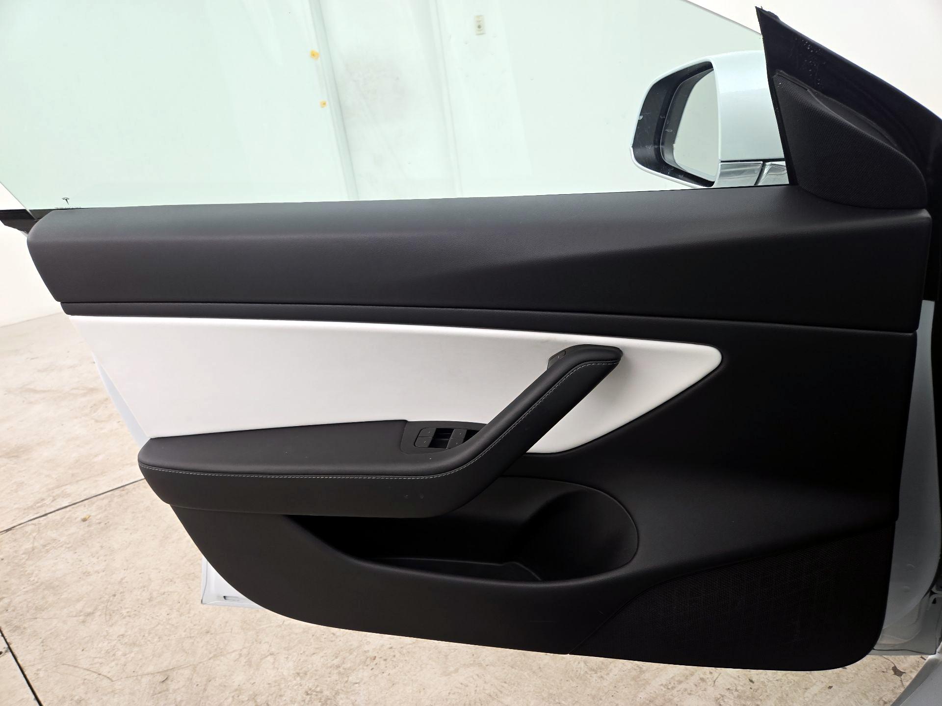 Thumbnail: 2020 Tesla Model 3 - 12