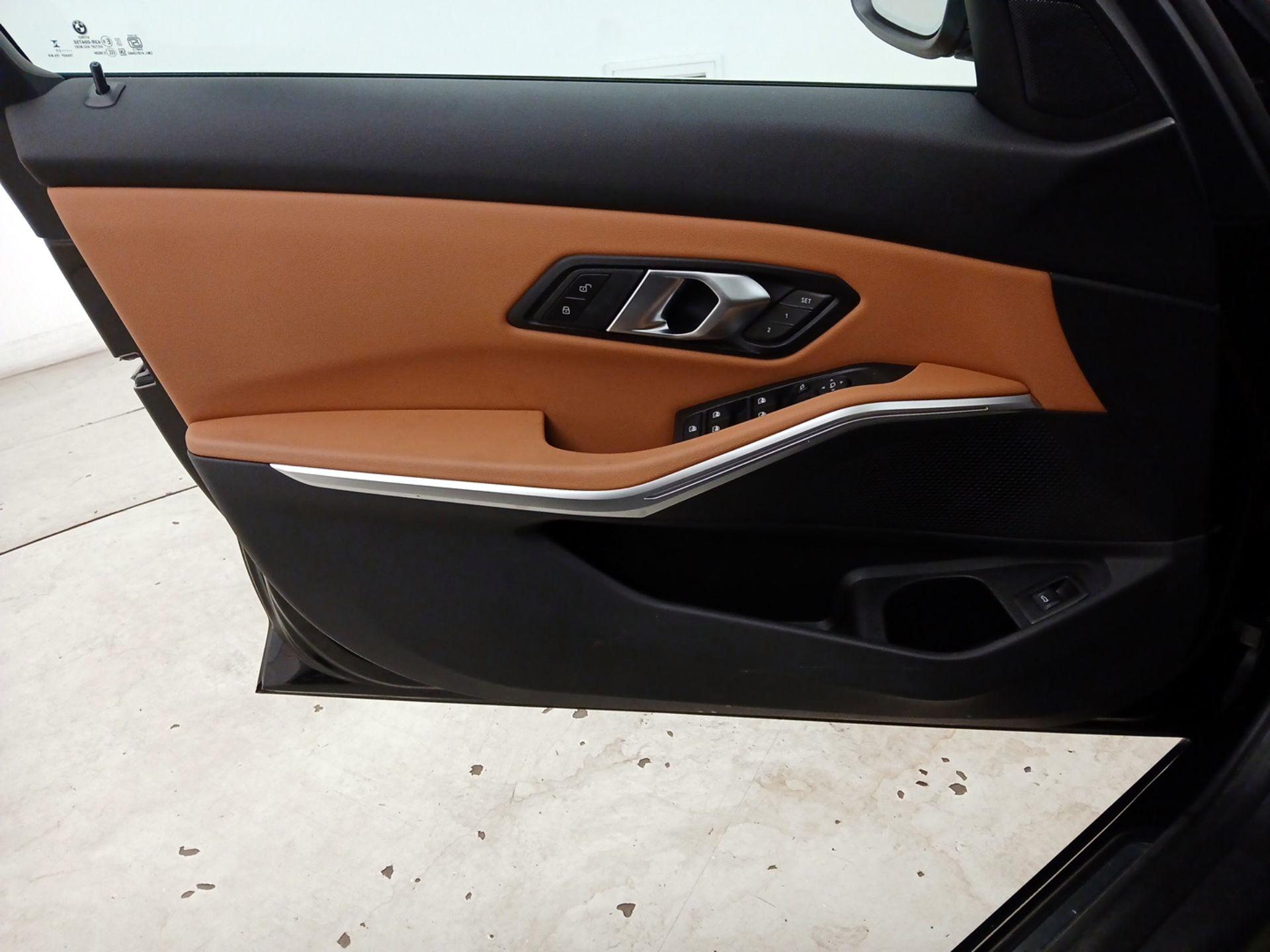 Thumbnail: 2025 BMW 3 Series - 12