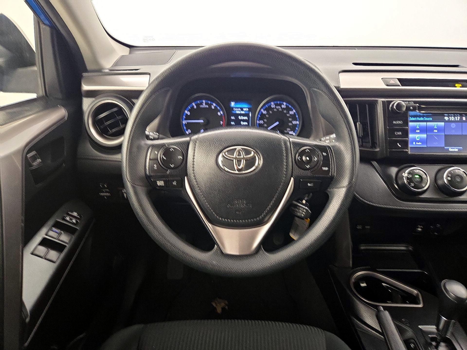 Thumbnail: 2017 Toyota RAV4 - 10