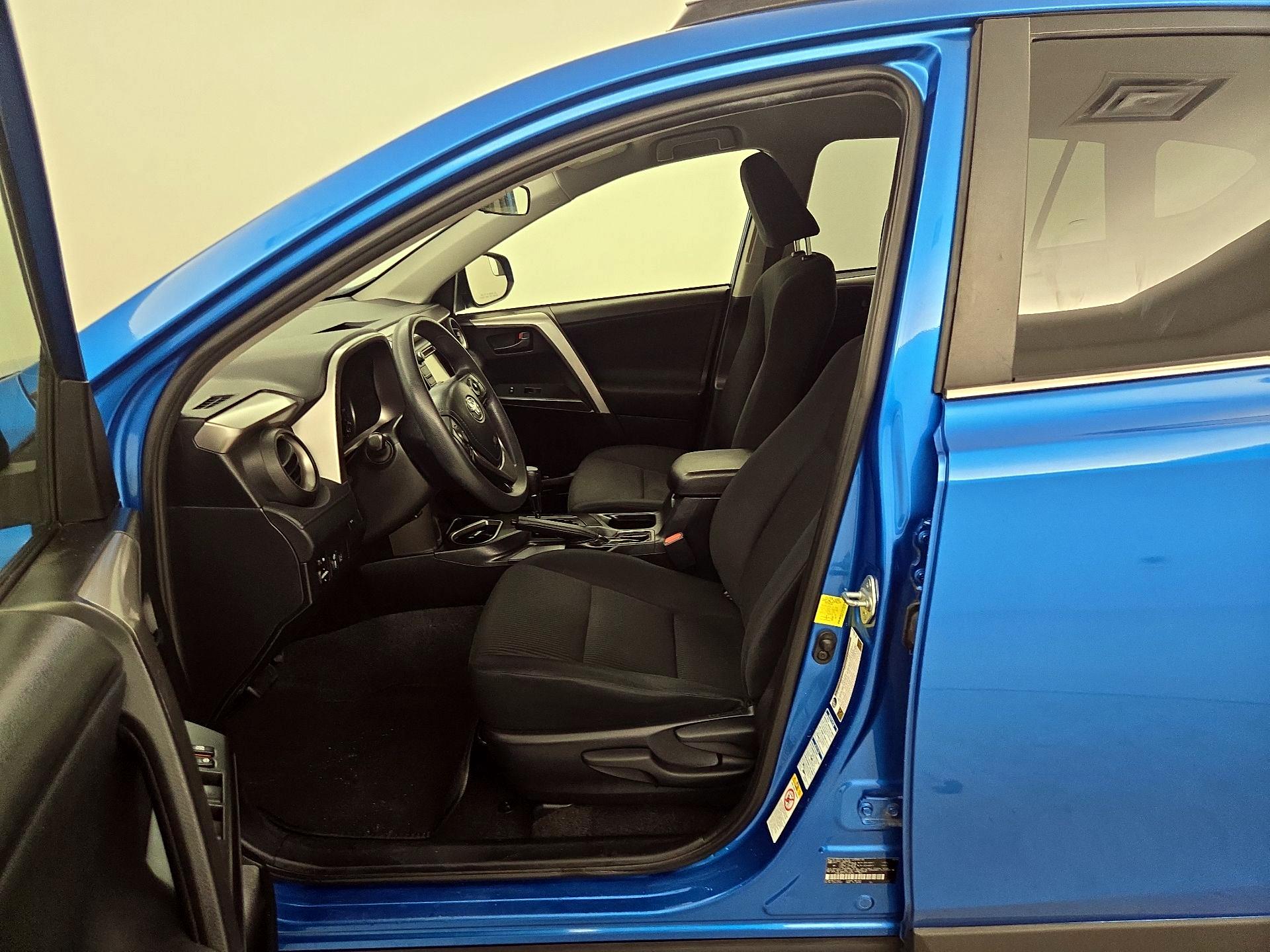 Thumbnail: 2017 Toyota RAV4 - 11