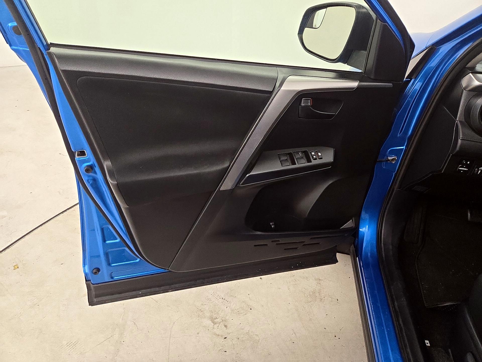 Thumbnail: 2017 Toyota RAV4 - 12