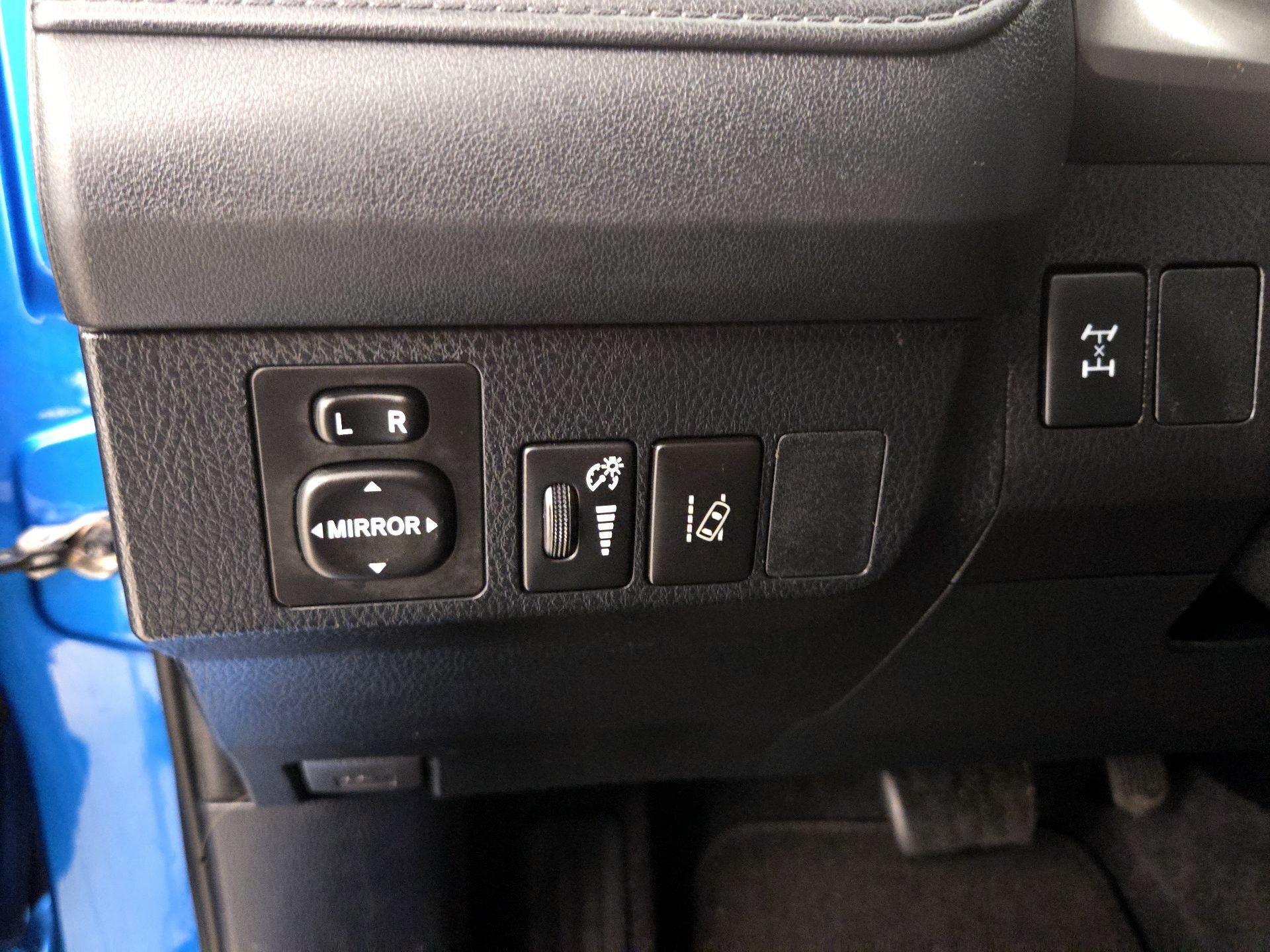 Thumbnail: 2017 Toyota RAV4 - 13