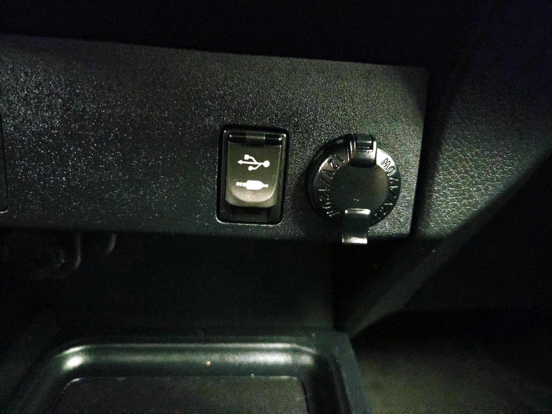 Thumbnail: 2017 Toyota RAV4 - 18