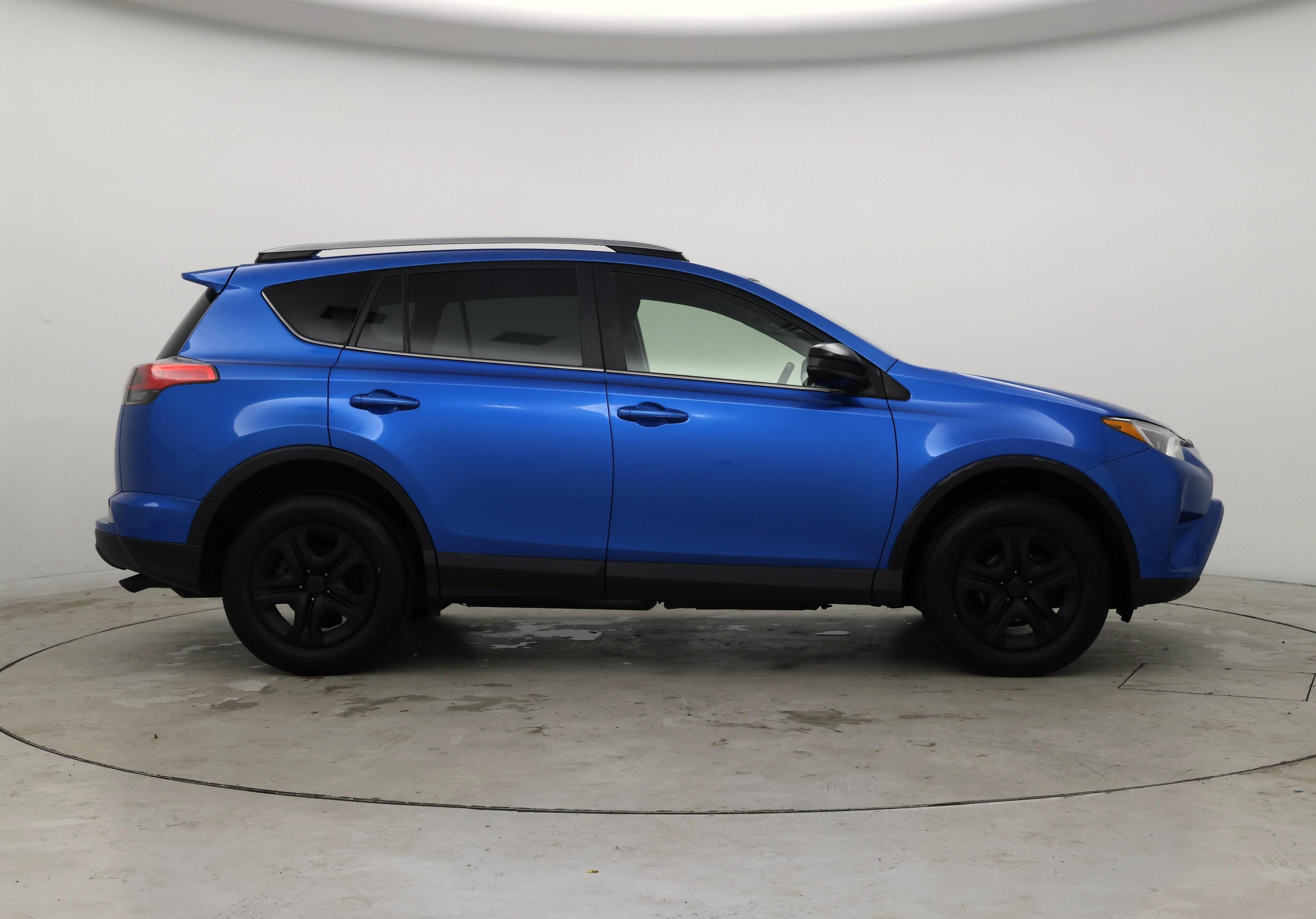 Thumbnail: 2017 Toyota RAV4 - 7