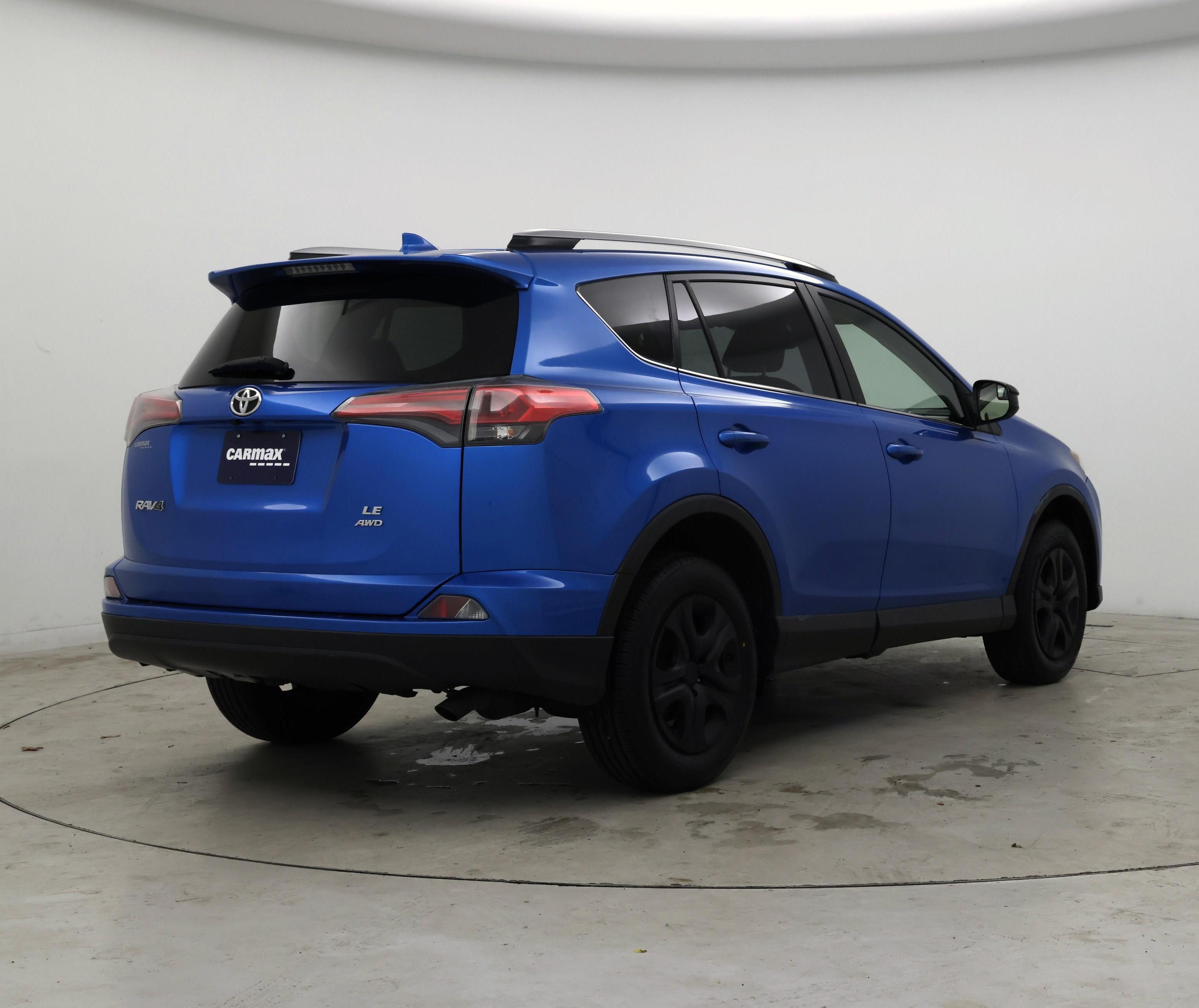 Thumbnail: 2017 Toyota RAV4 - 8