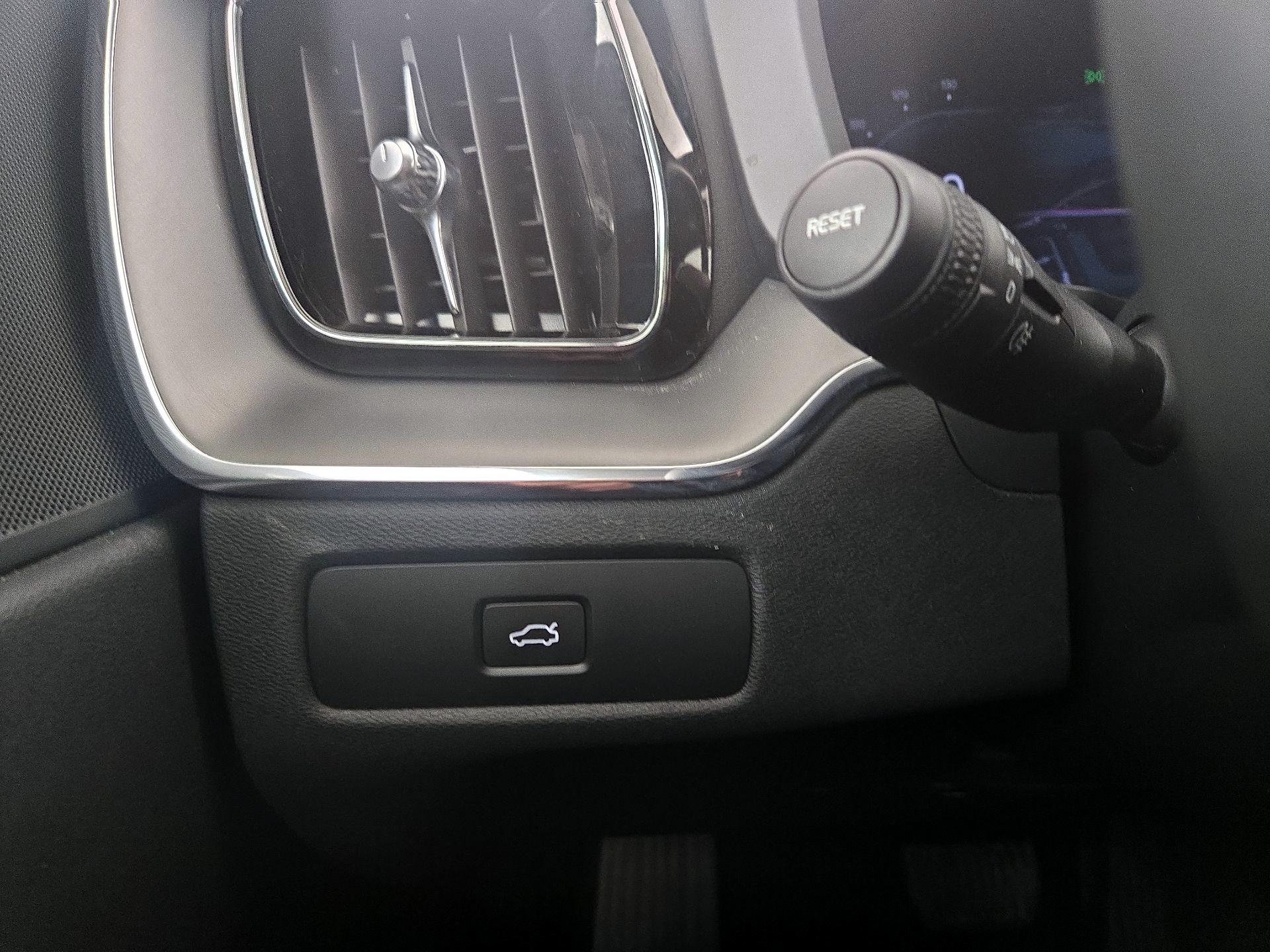 Thumbnail: 2024 Volvo XC60 - 13