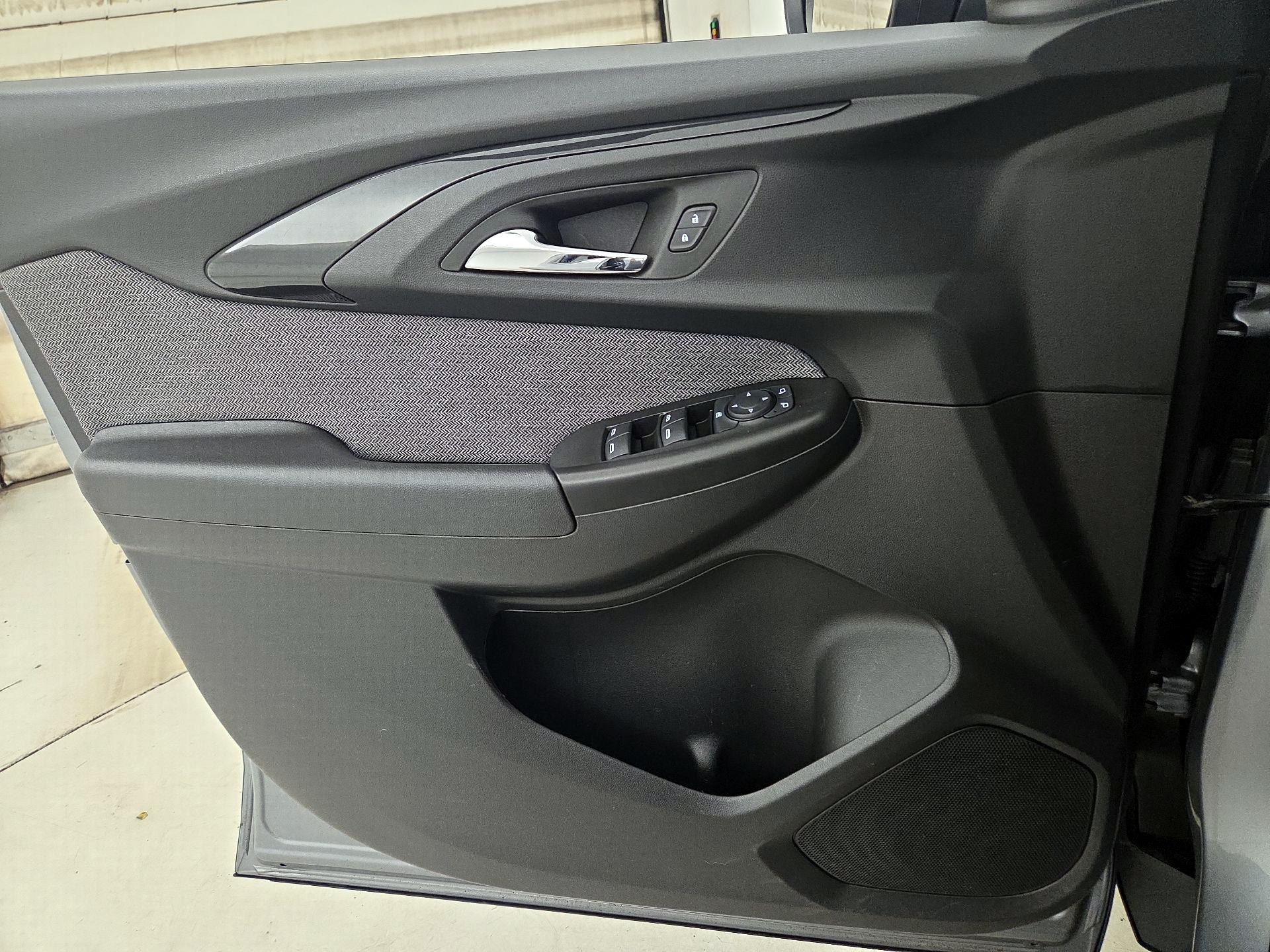 Thumbnail: 2023 Chevrolet TrailBlazer - 12